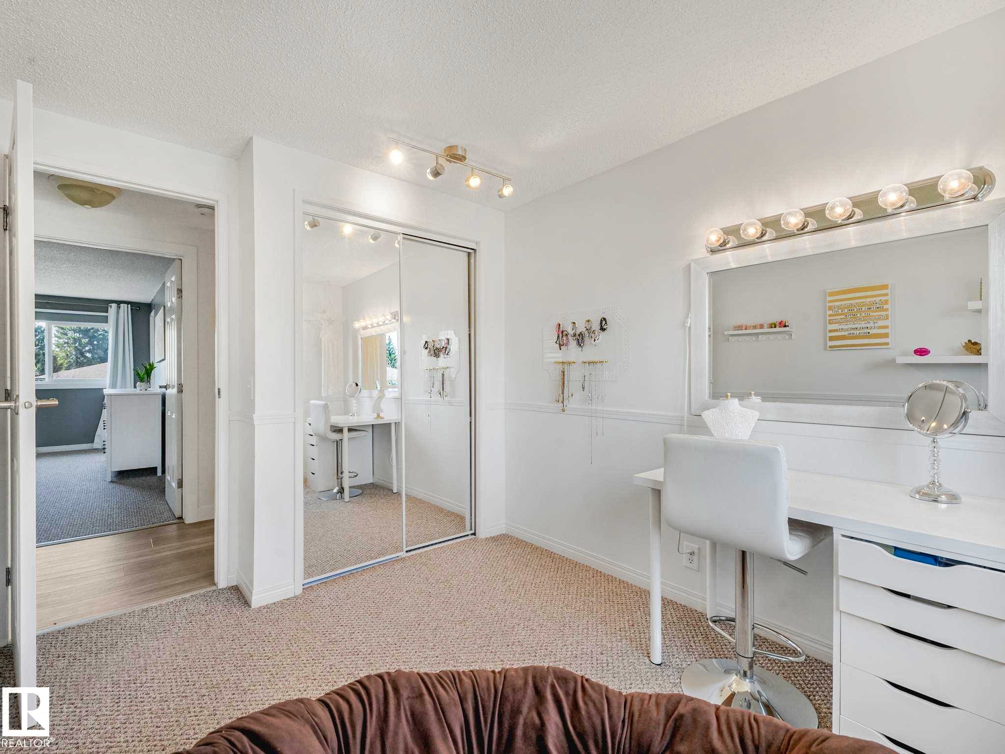 6011 37 Avenue, Edmonton, AB - Indoor