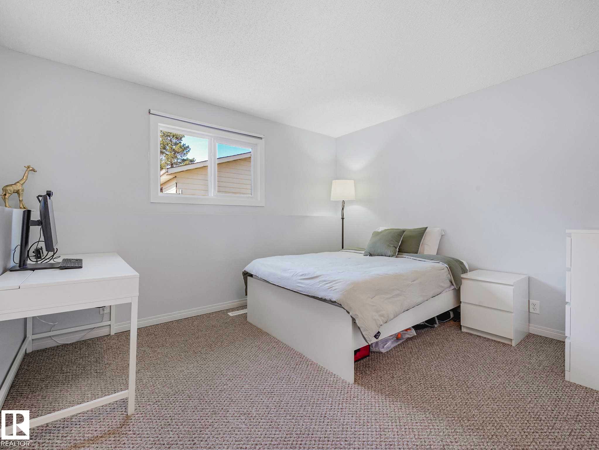 6011 37 Avenue, Edmonton, AB - Indoor Photo Showing Bedroom