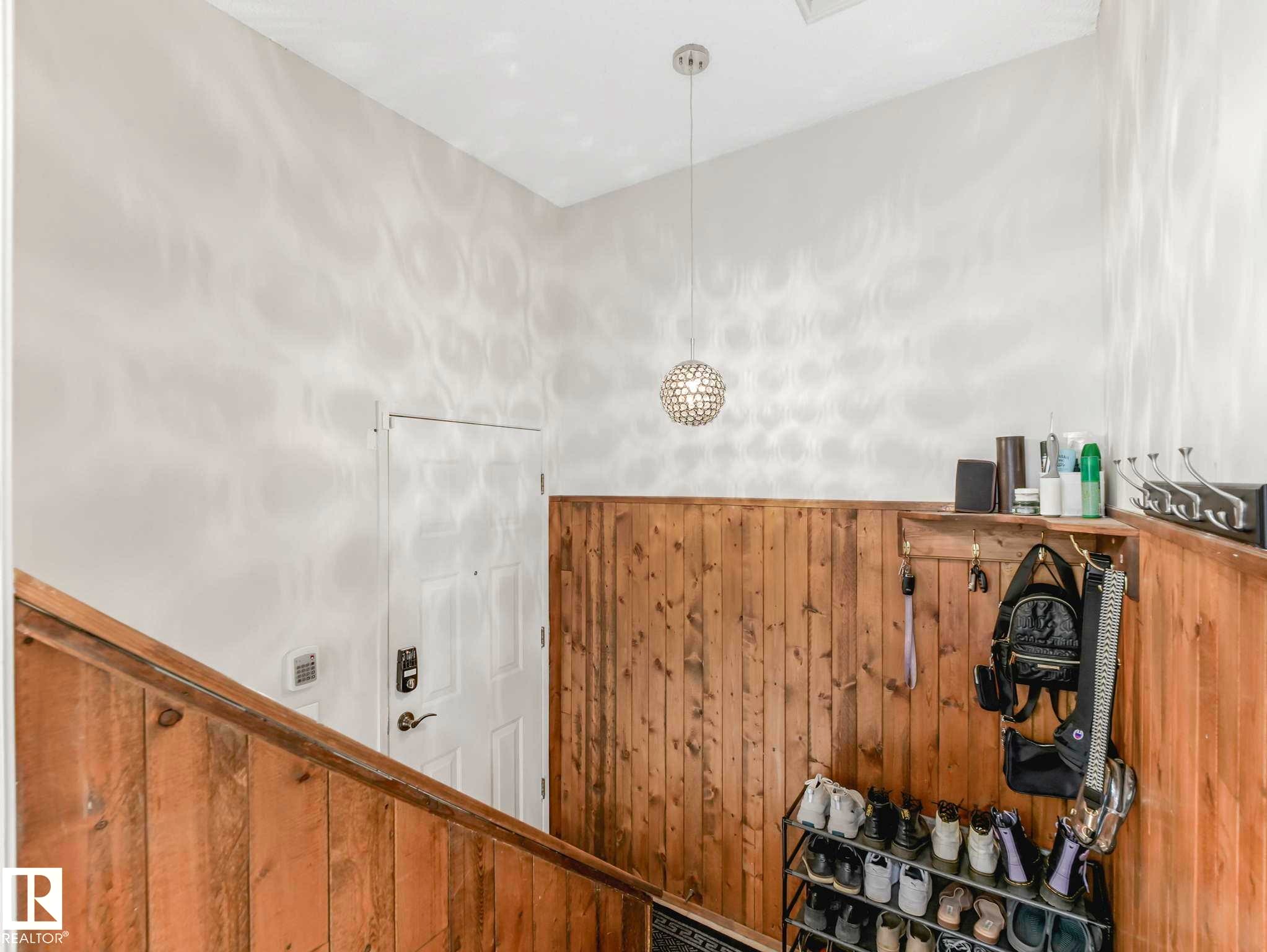 6011 37 Avenue, Edmonton, AB - Indoor Photo Showing Other Room