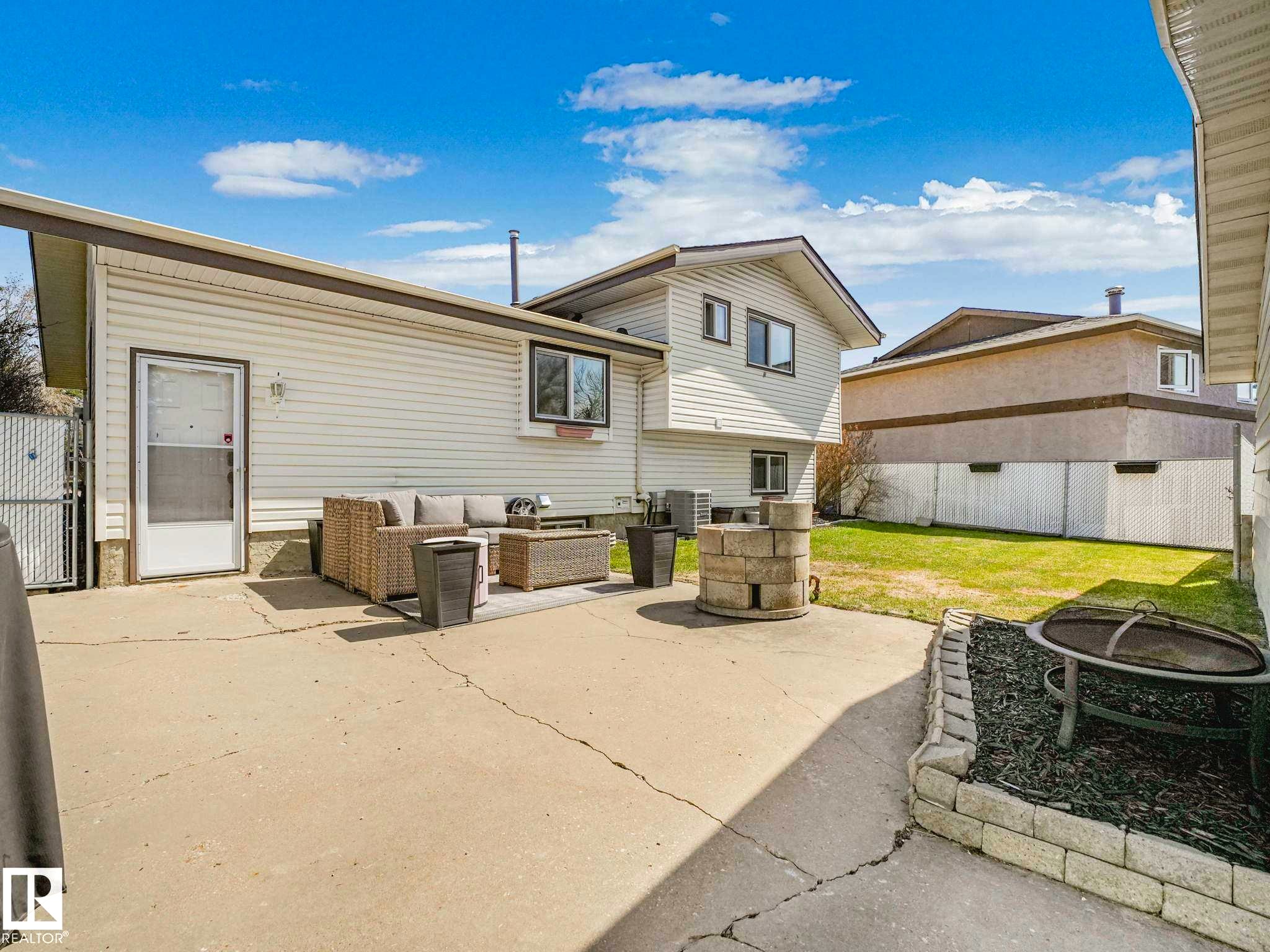 6011 37 Avenue, Edmonton, AB - Outdoor With Exterior