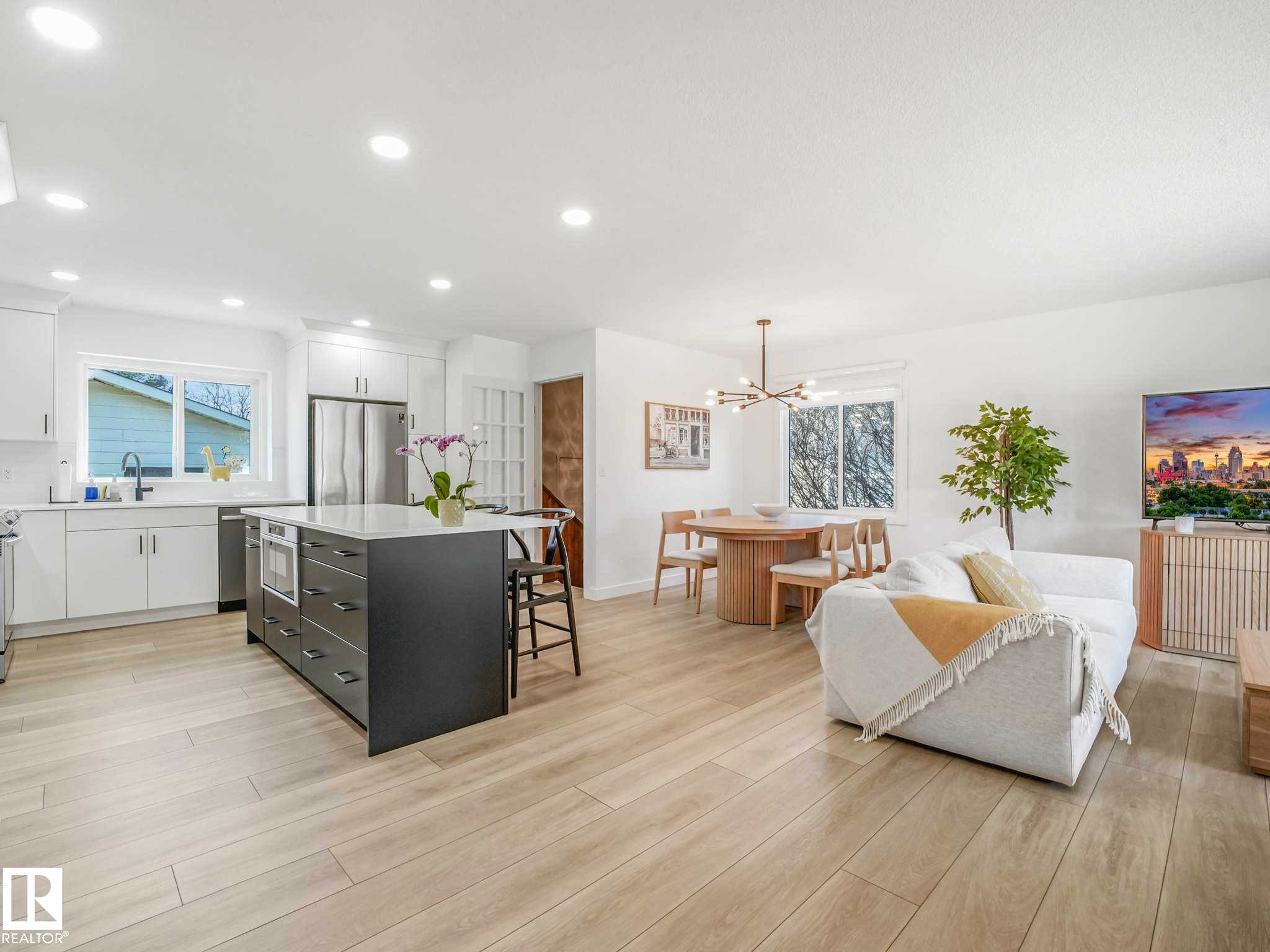 6011 37 Avenue, Edmonton, AB - Indoor