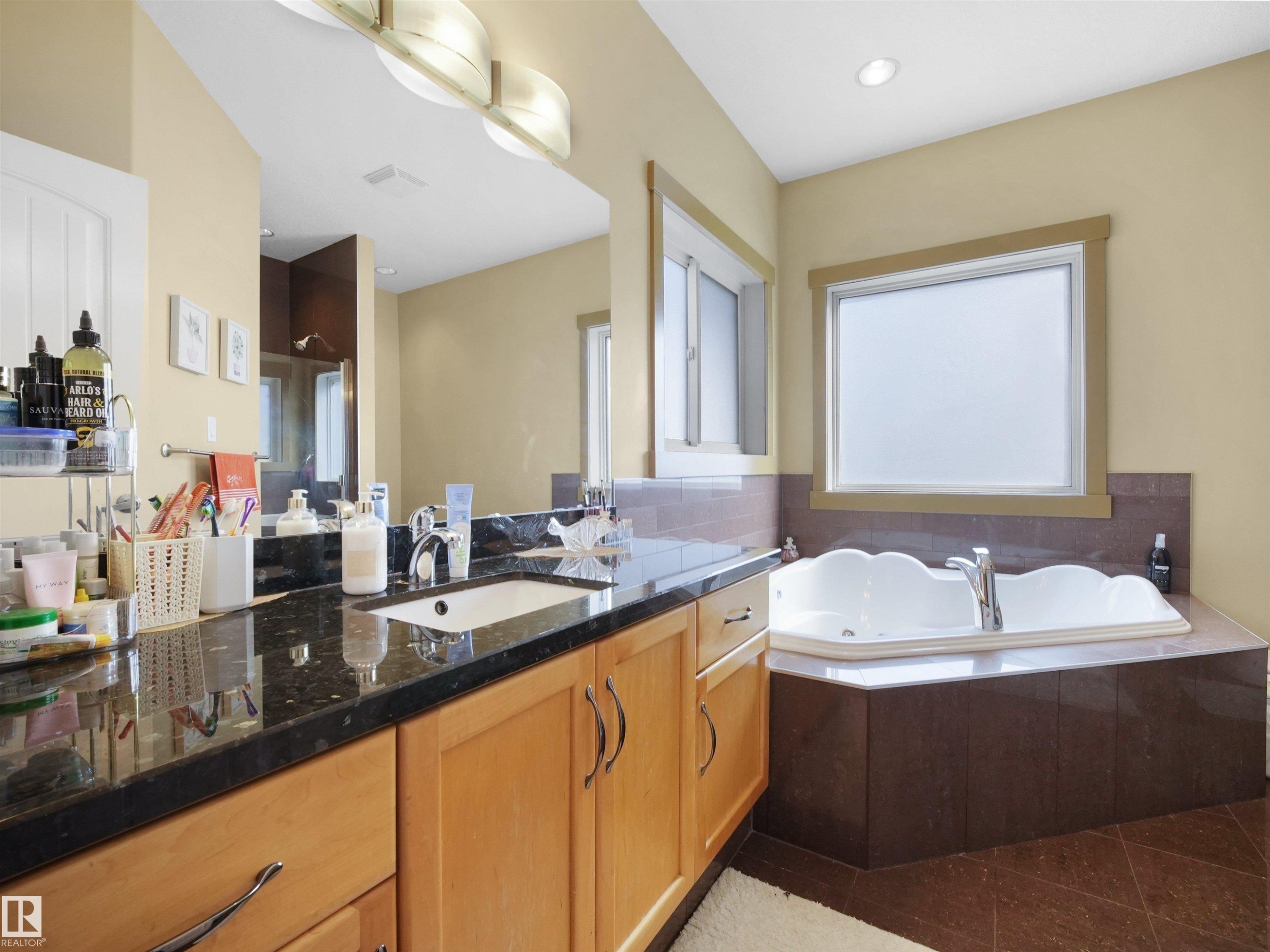 1015 61 Street, Edmonton, AB - Indoor Photo Showing Bathroom