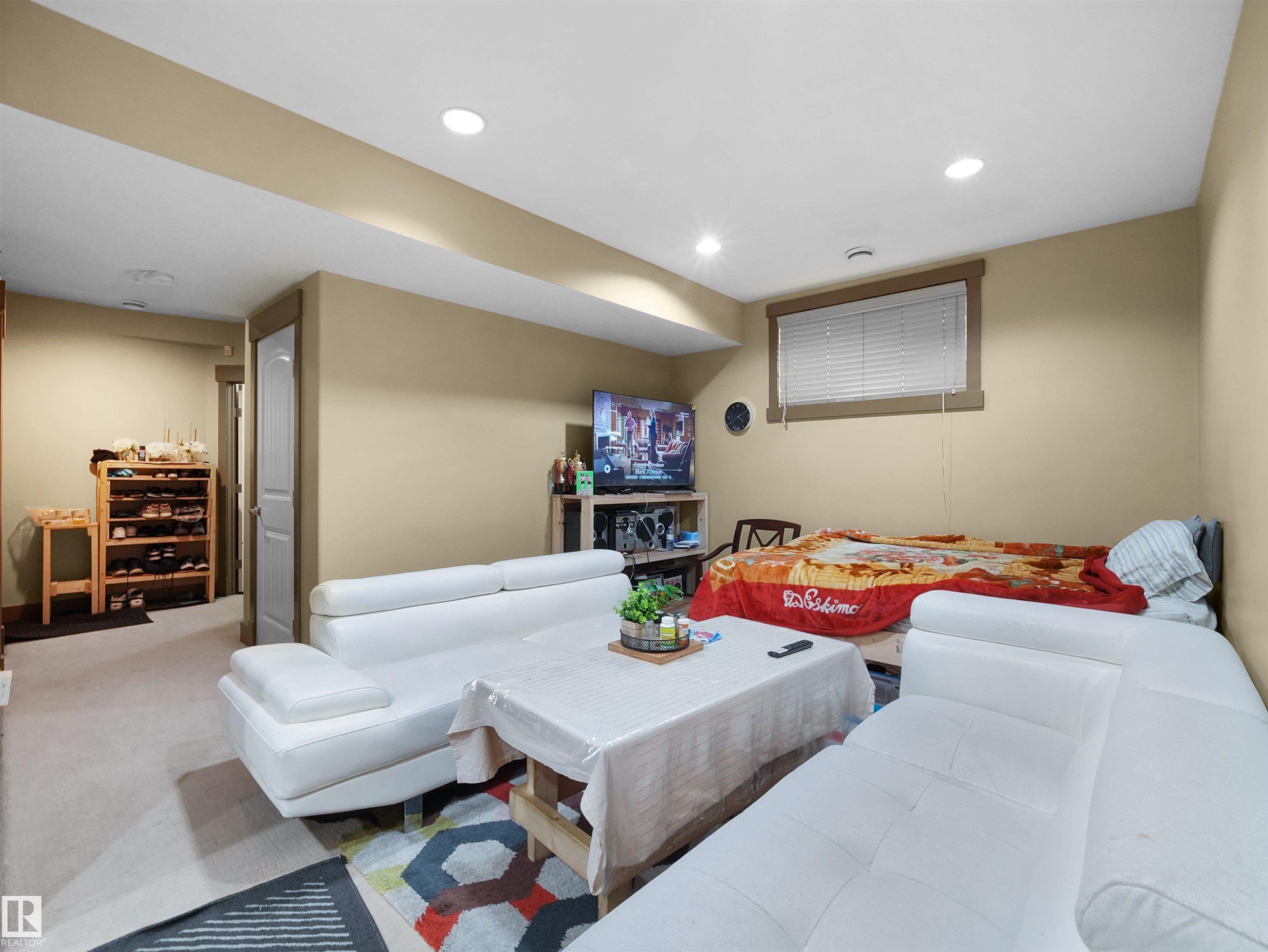 1015 61 Street, Edmonton, AB - Indoor Photo Showing Other Room