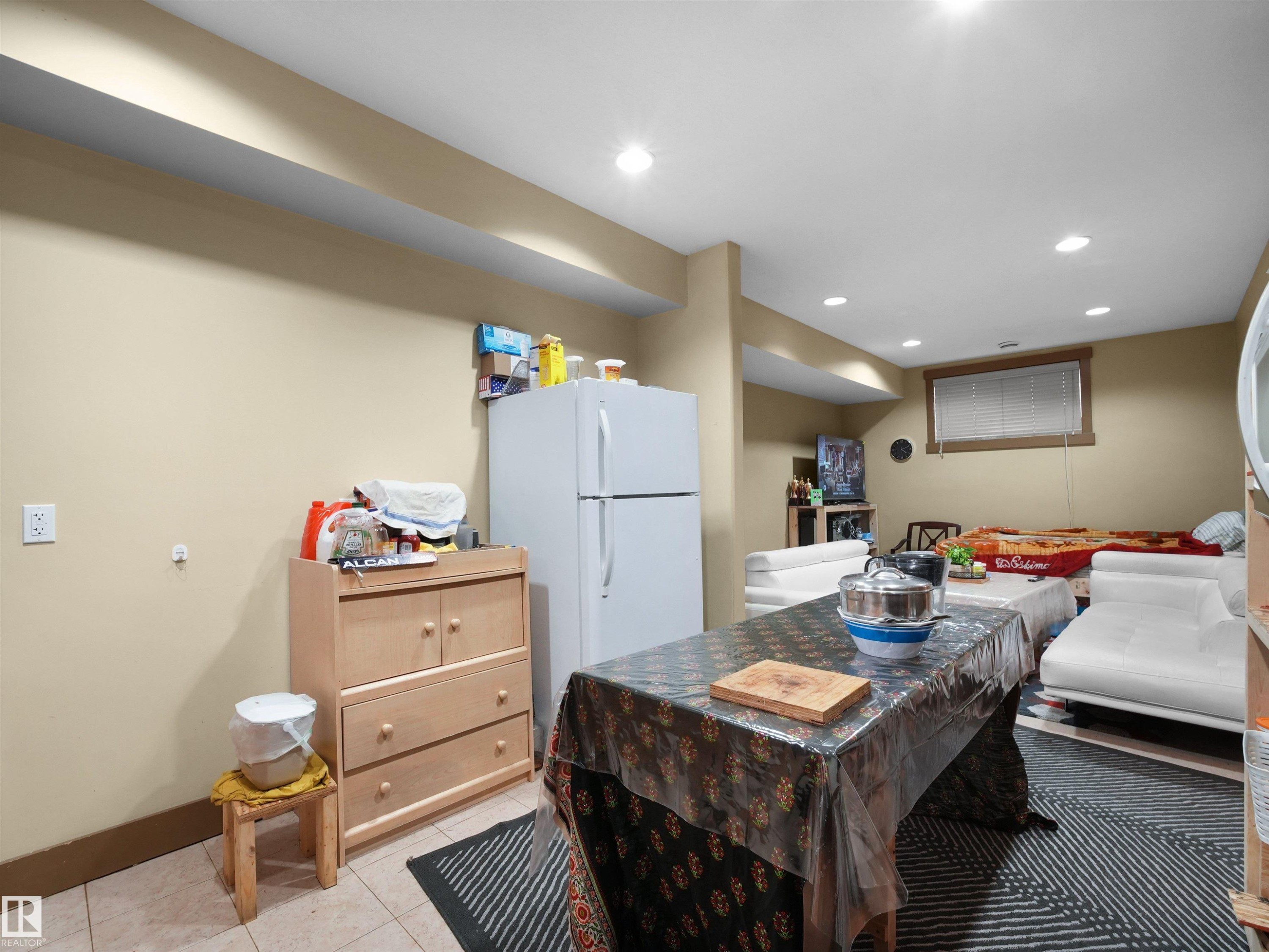 1015 61 Street, Edmonton, AB - Indoor