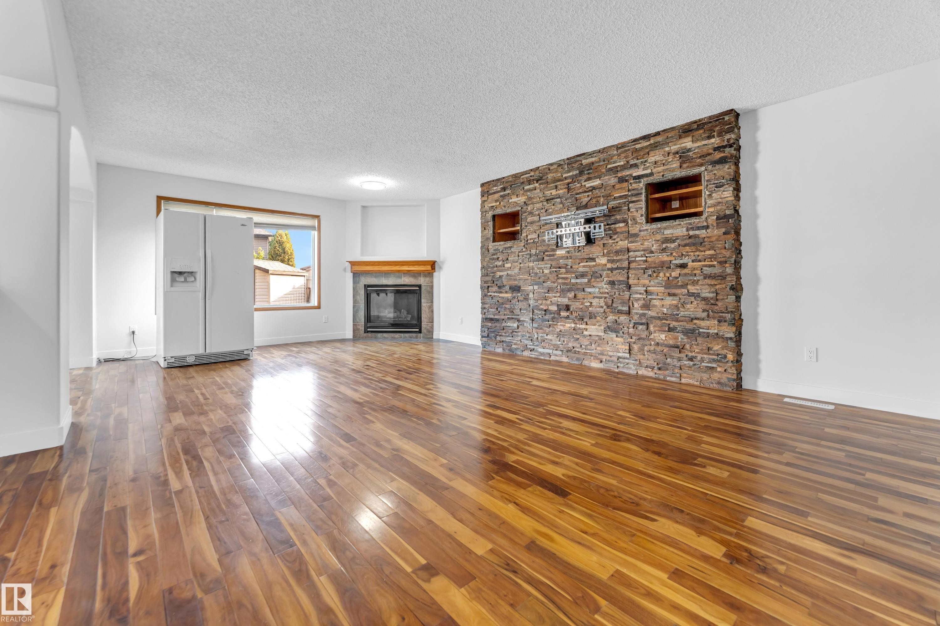 Open-concept living area with wood-finish flooring - 10621 175A Avenue, Edmonton, AB