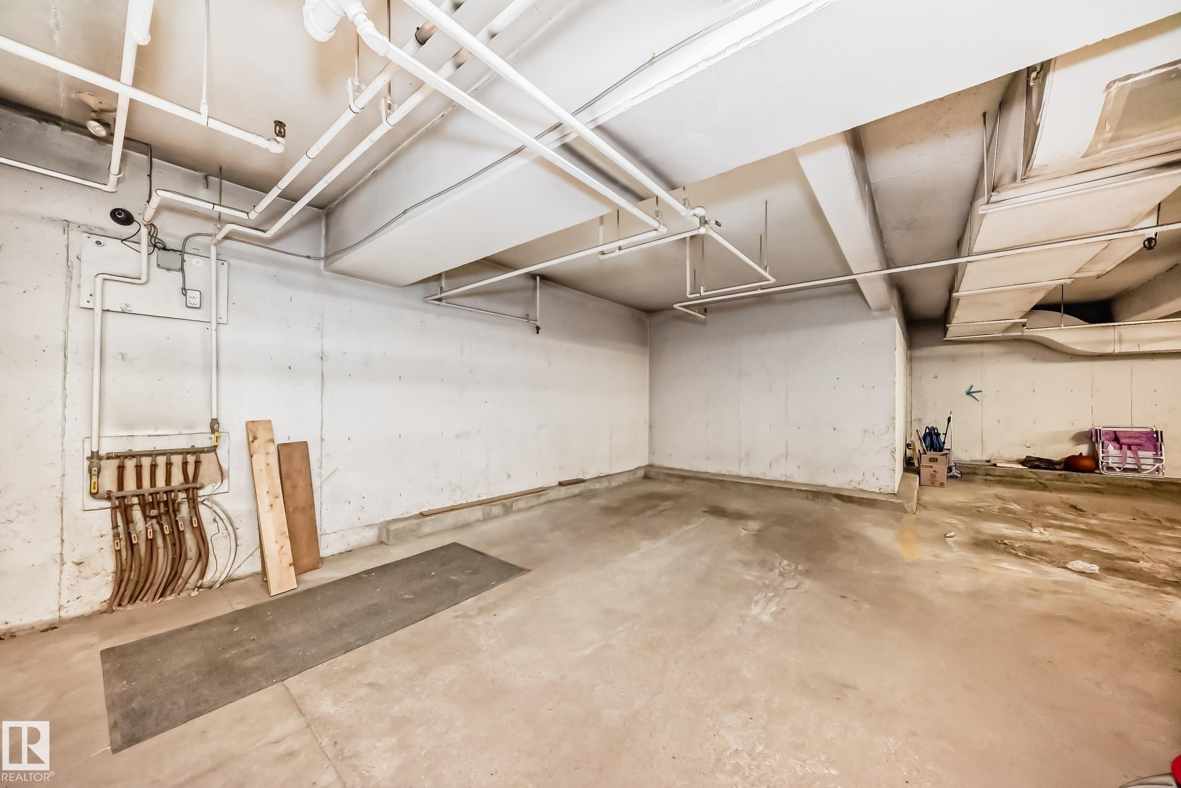 Concrete flooring and white walls in an unfinished basement space - 101 10827 85 Avenue Nw, Edmonton, AB - Indoor Photo Showing Garage