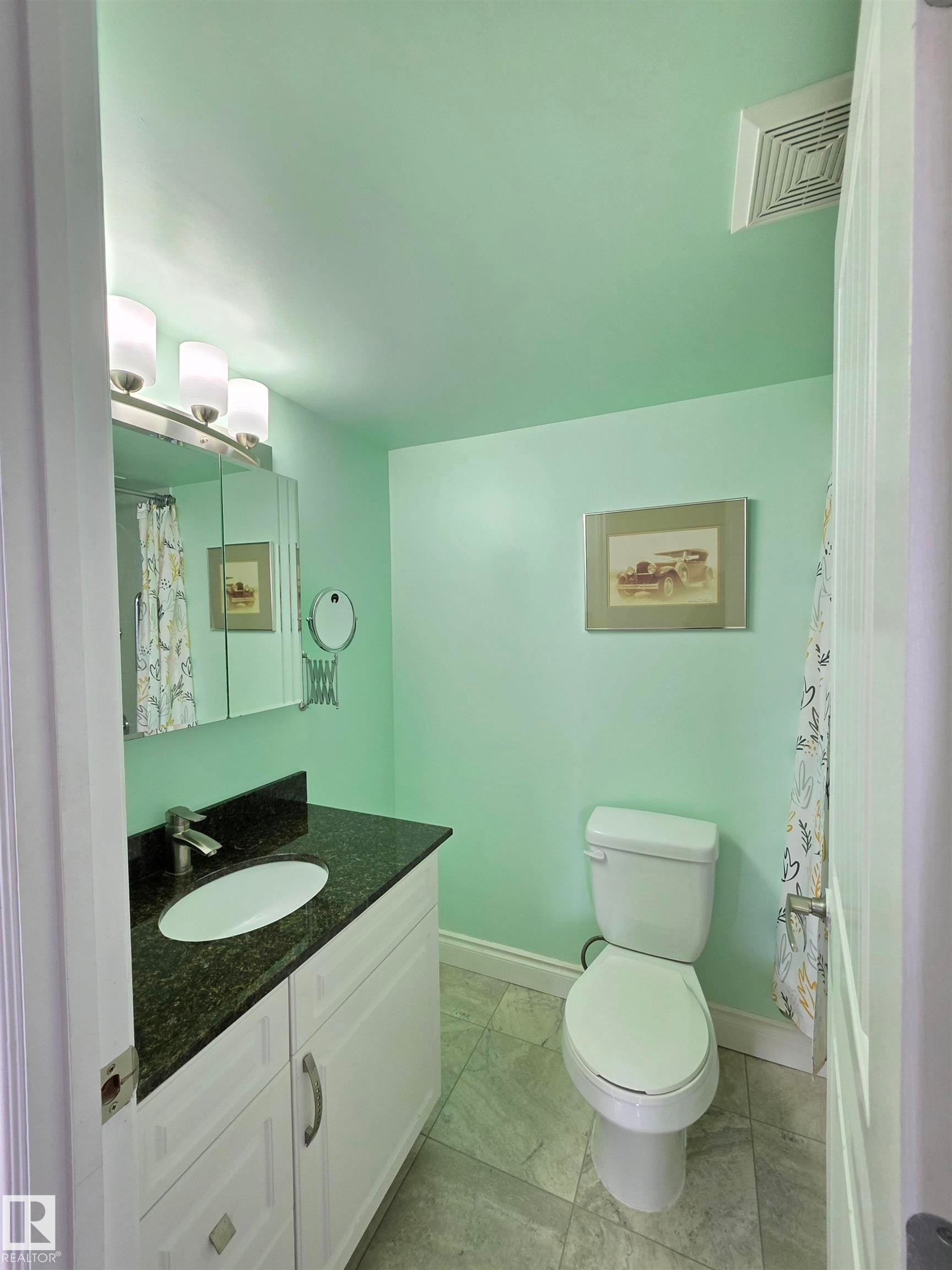 1201 10135 Saskatchewan Drive, Edmonton, AB - Indoor Photo Showing Bathroom