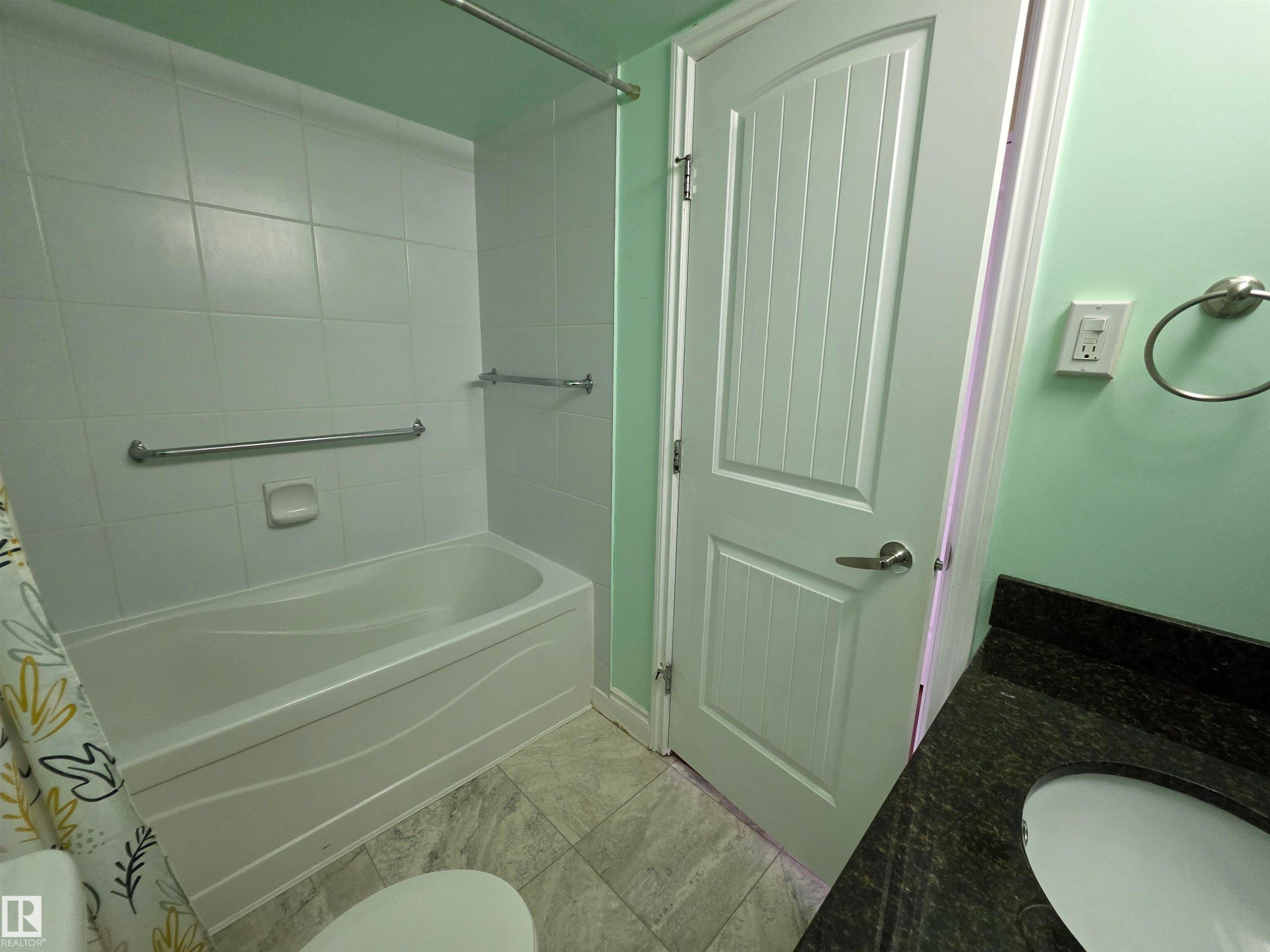 1201 10135 Saskatchewan Drive, Edmonton, AB - Indoor Photo Showing Bathroom