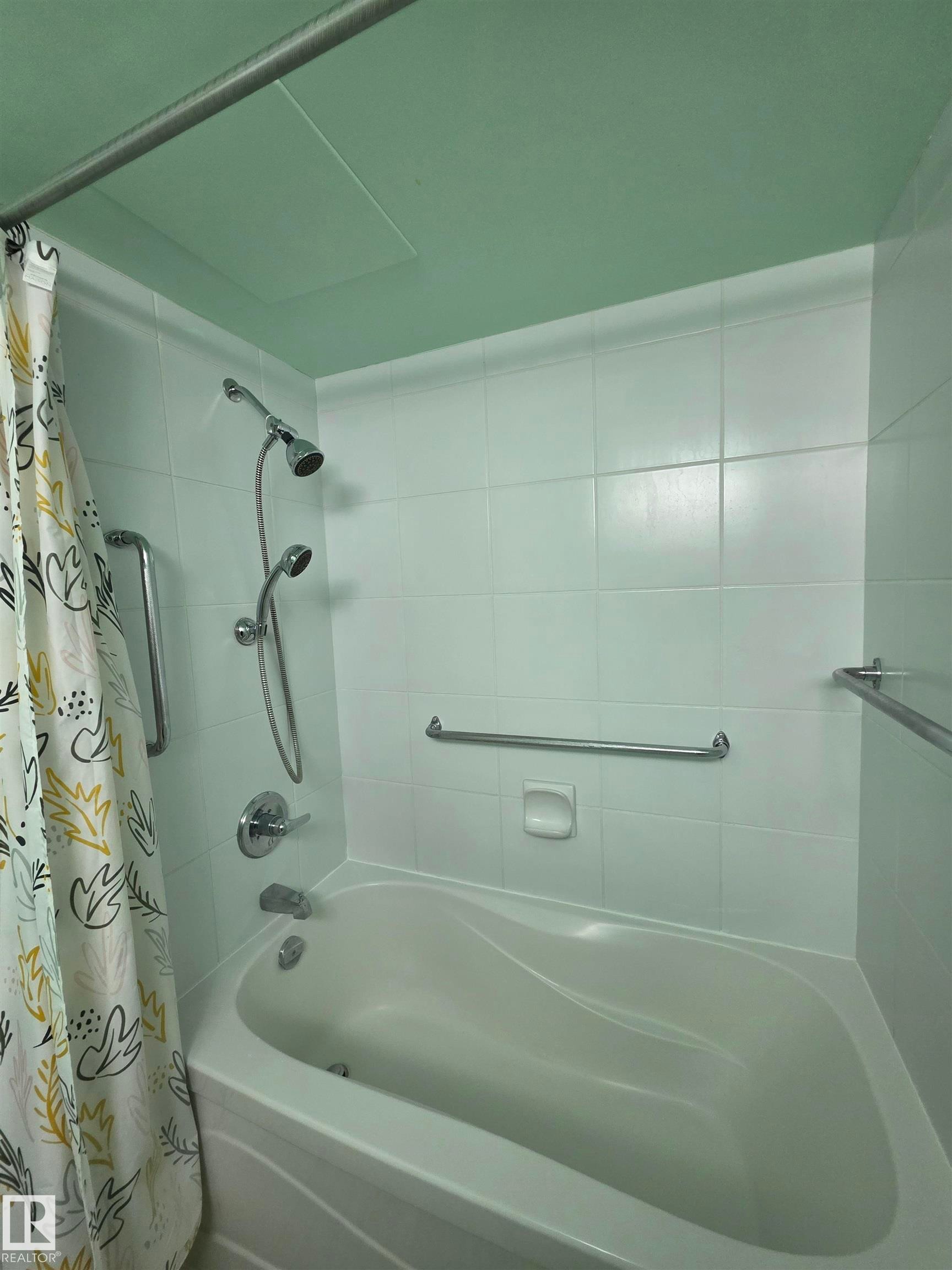 1201 10135 Saskatchewan Drive, Edmonton, AB - Indoor Photo Showing Bathroom