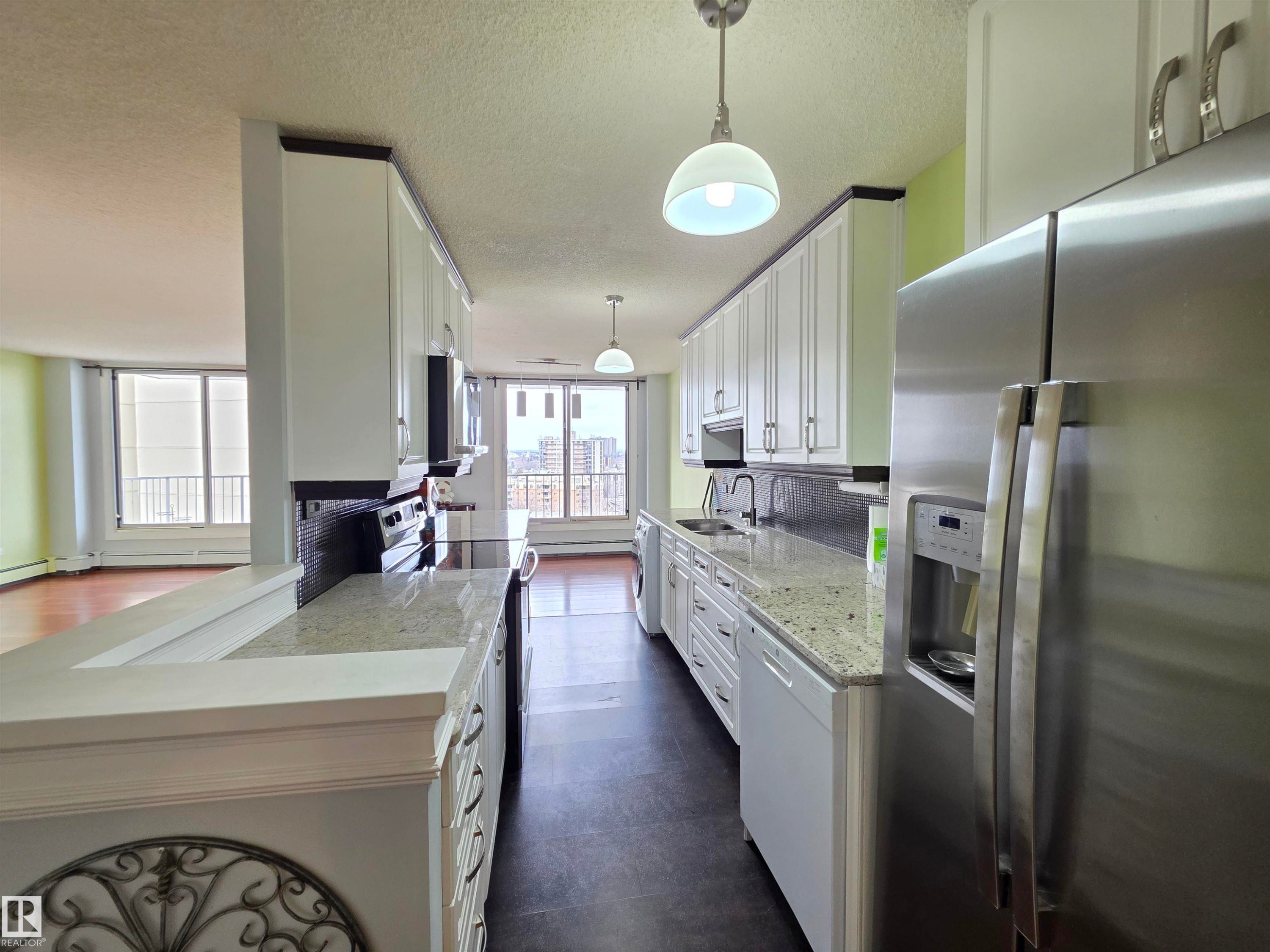 1201 10135 Saskatchewan Drive, Edmonton, AB - Indoor Photo Showing Kitchen