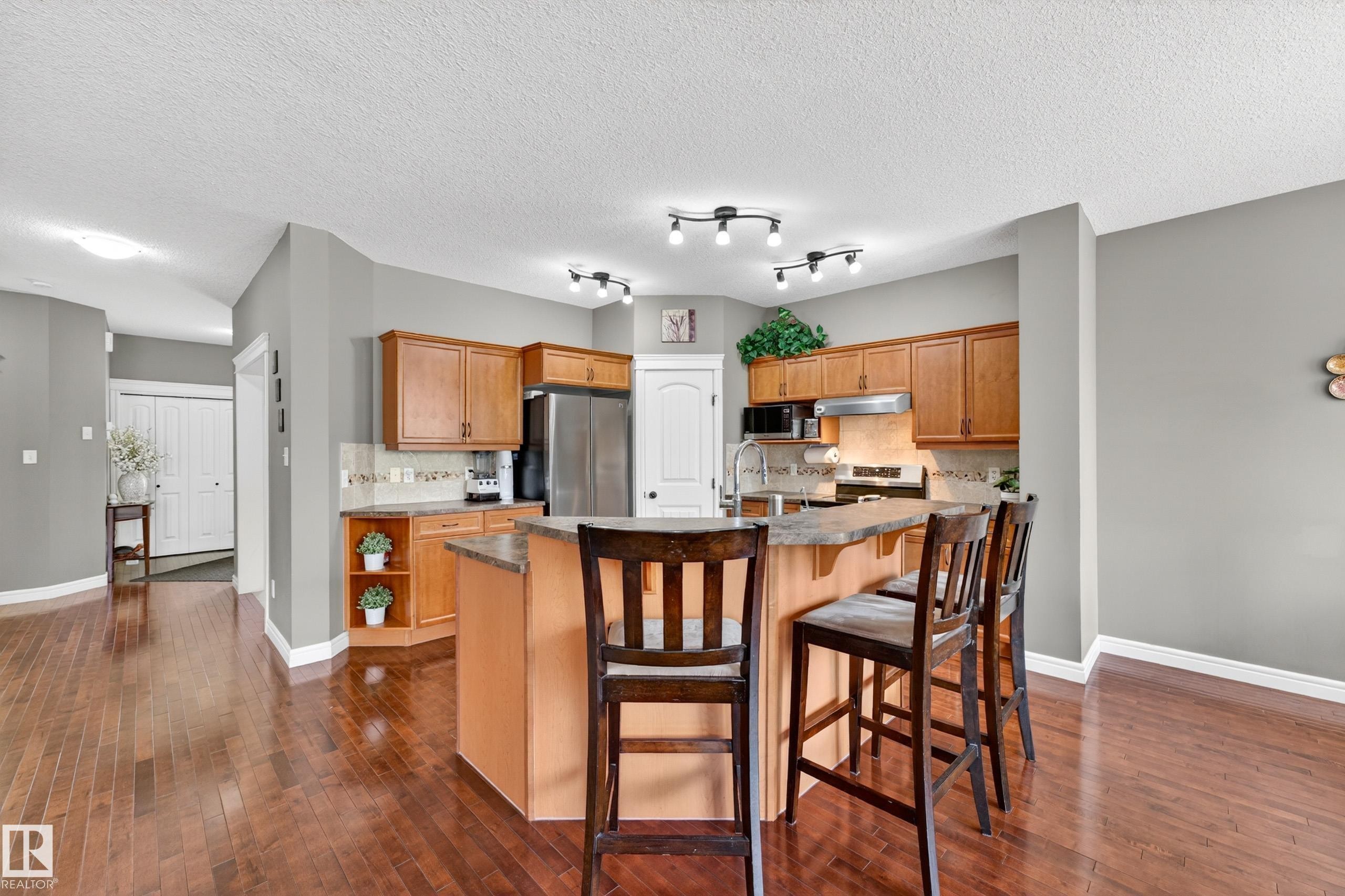 506 Adams Way, Edmonton, AB - Indoor Photo Showing Kitchen