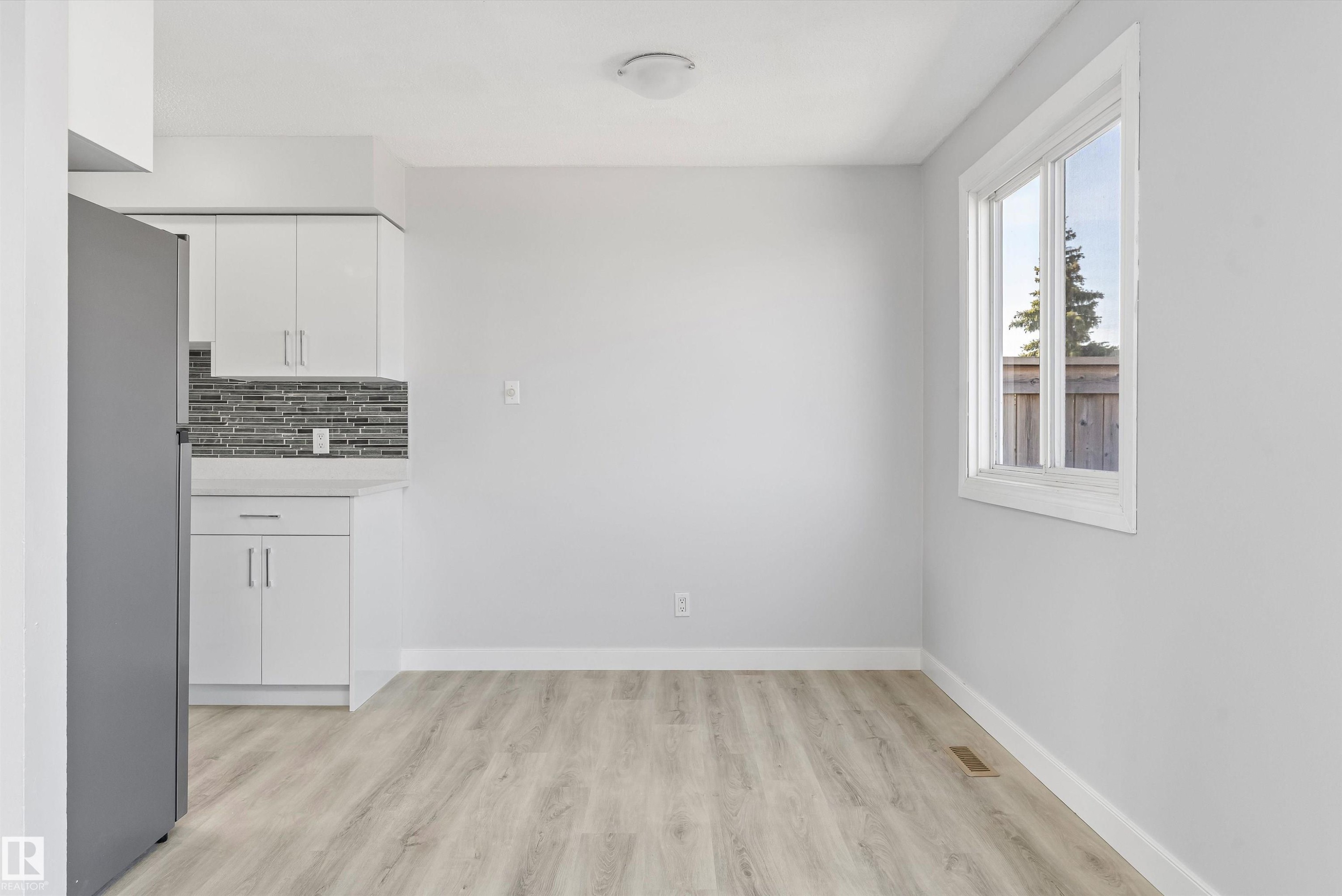 120 Cornell Court, Edmonton, AB - Indoor Photo Showing Kitchen