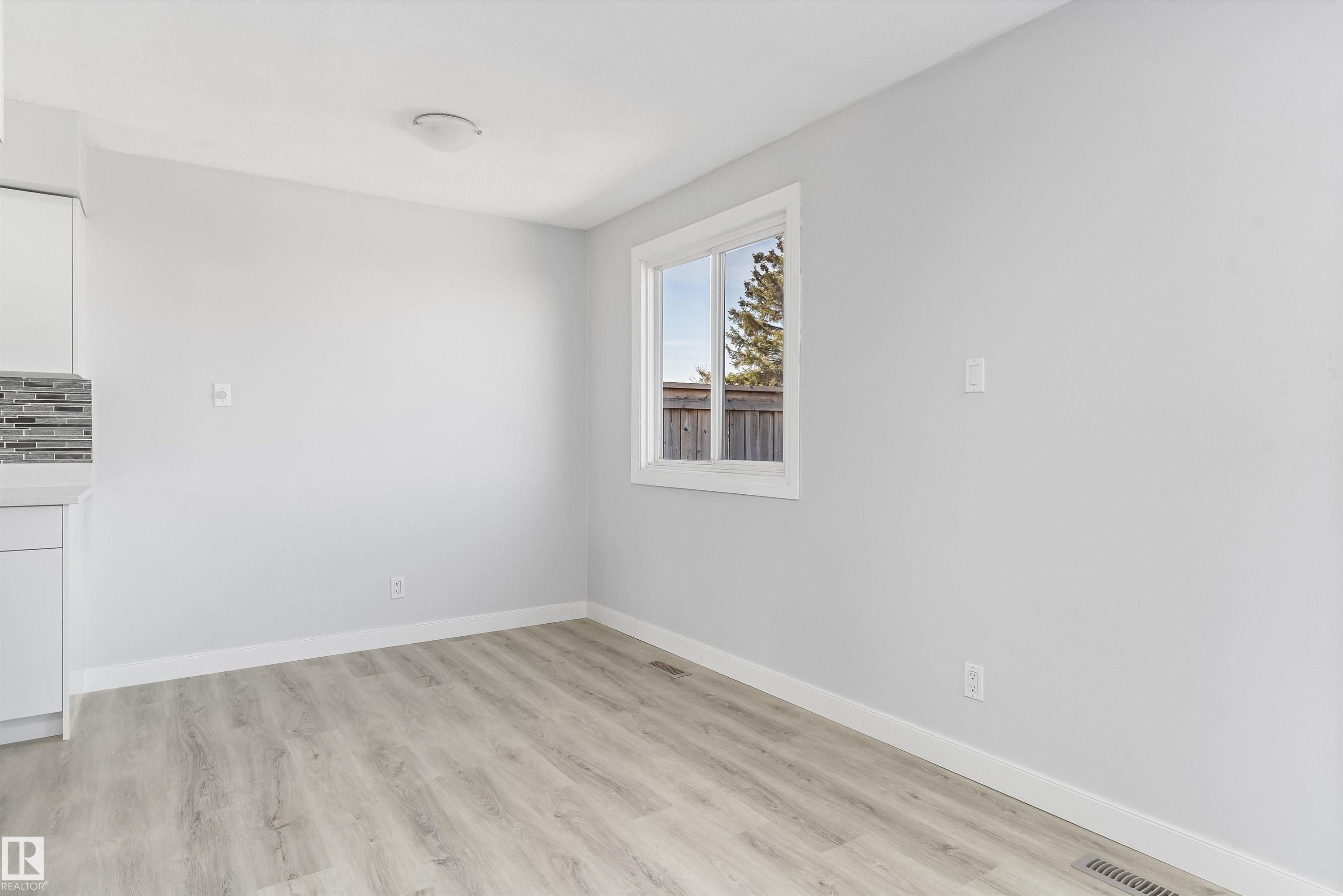 120 Cornell Court, Edmonton, AB - Indoor Photo Showing Other Room