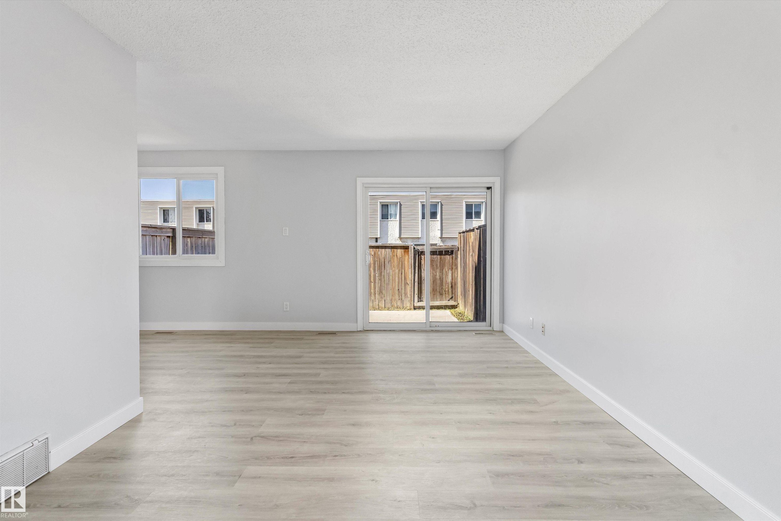 120 Cornell Court, Edmonton, AB - Indoor Photo Showing Other Room