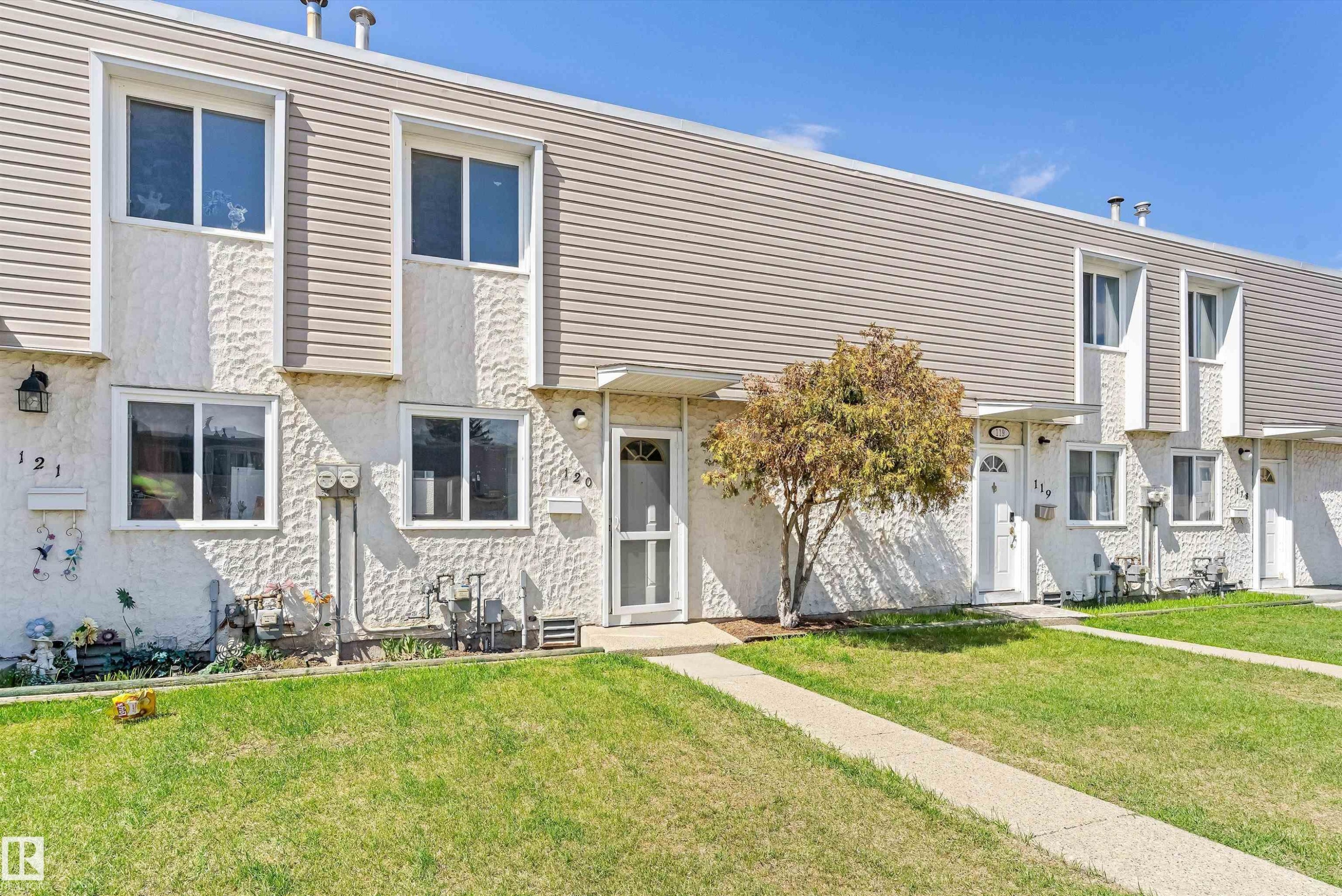 120 Cornell Court, Edmonton, AB - Outdoor With Facade