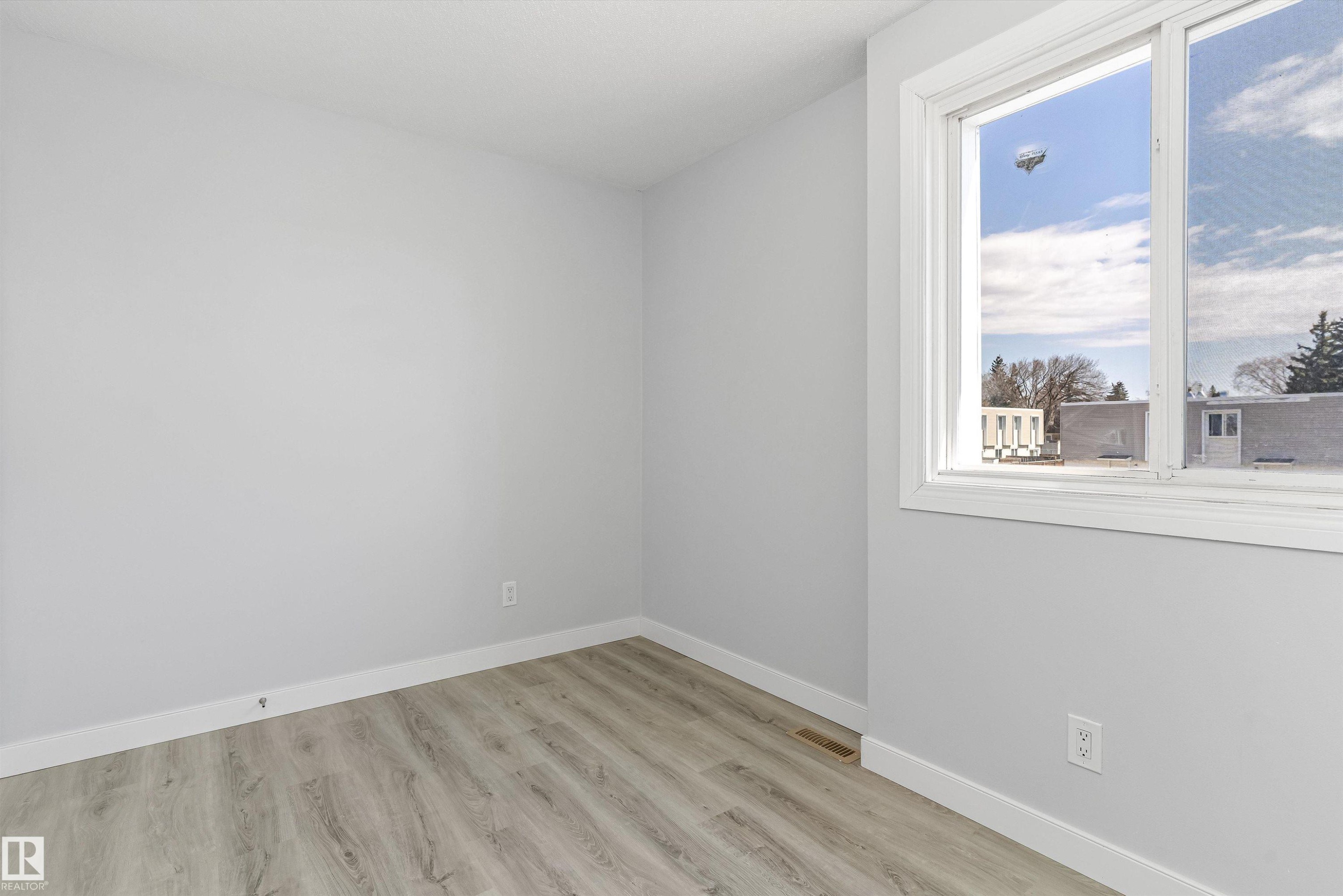 120 Cornell Court, Edmonton, AB - Indoor Photo Showing Other Room