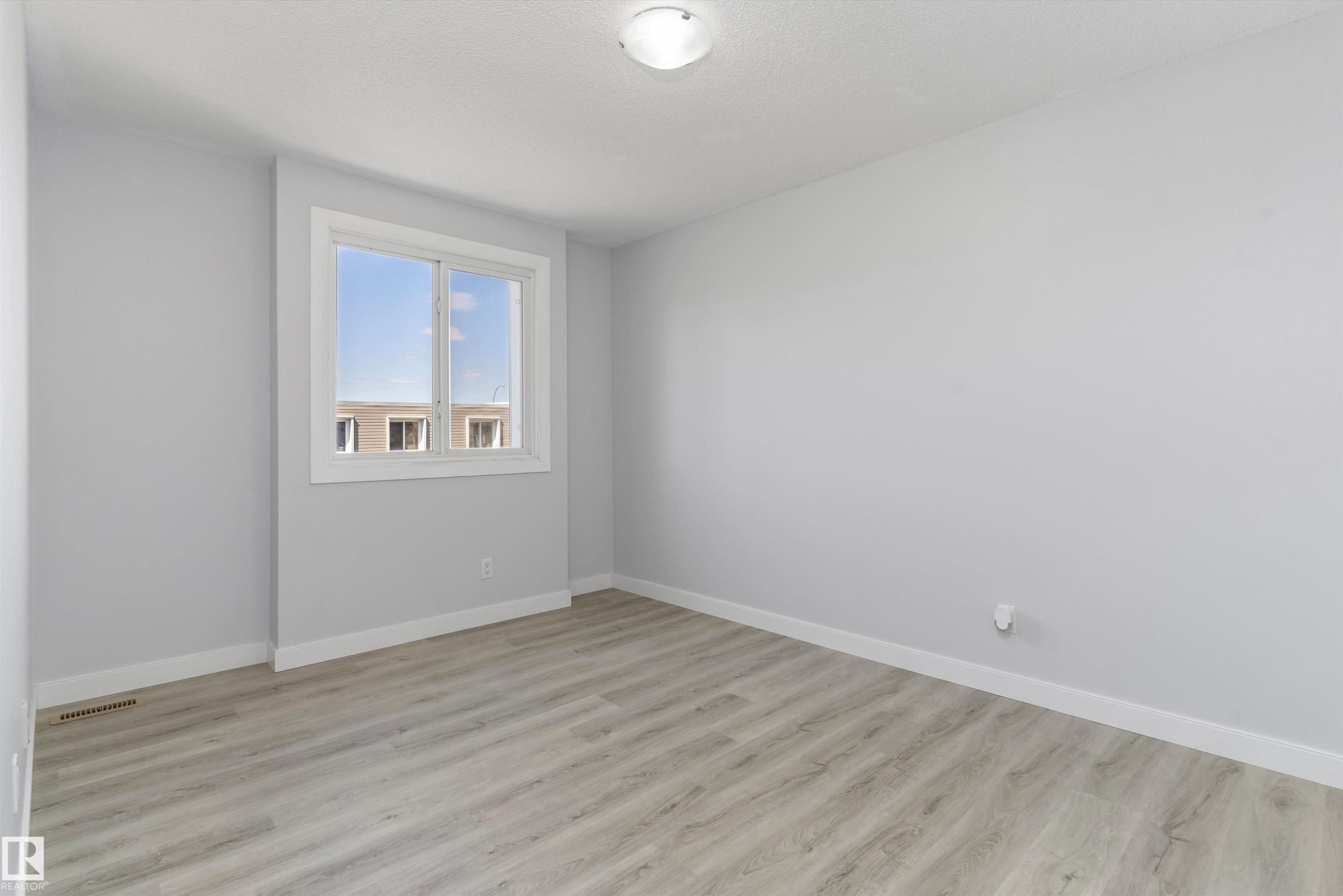 120 Cornell Court, Edmonton, AB - Indoor Photo Showing Other Room