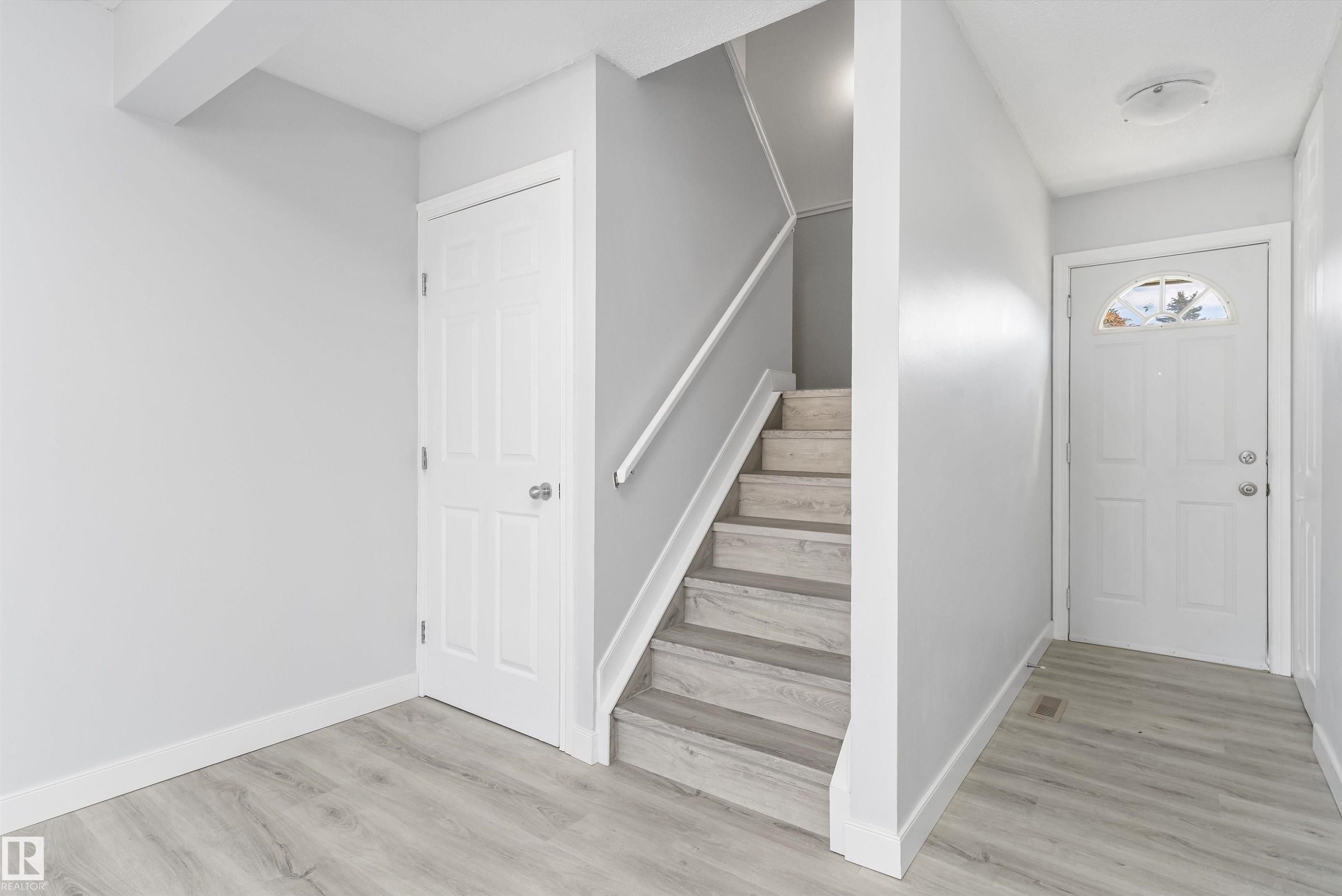 120 Cornell Court, Edmonton, AB - Indoor Photo Showing Other Room