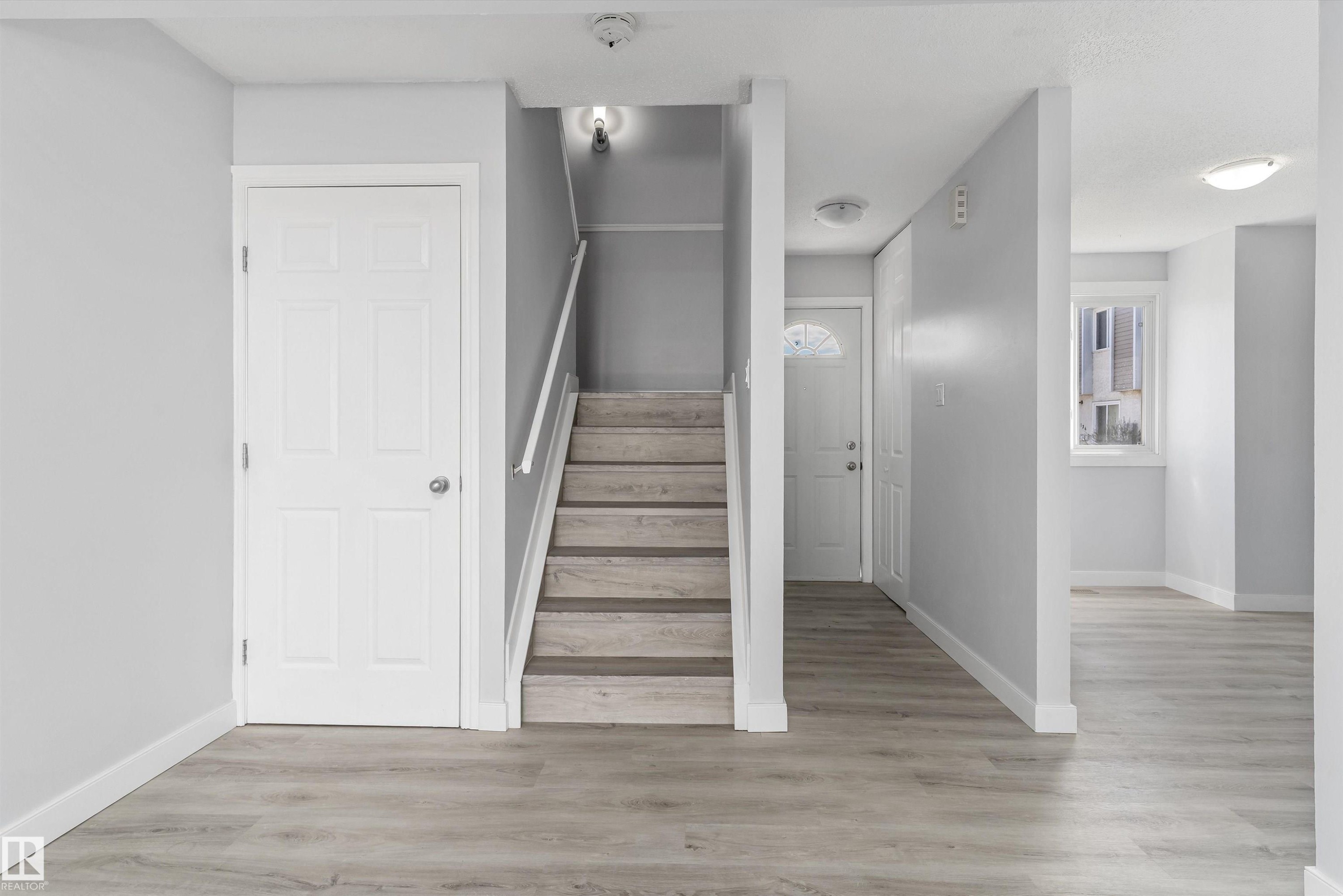 120 Cornell Court, Edmonton, AB - Indoor Photo Showing Other Room