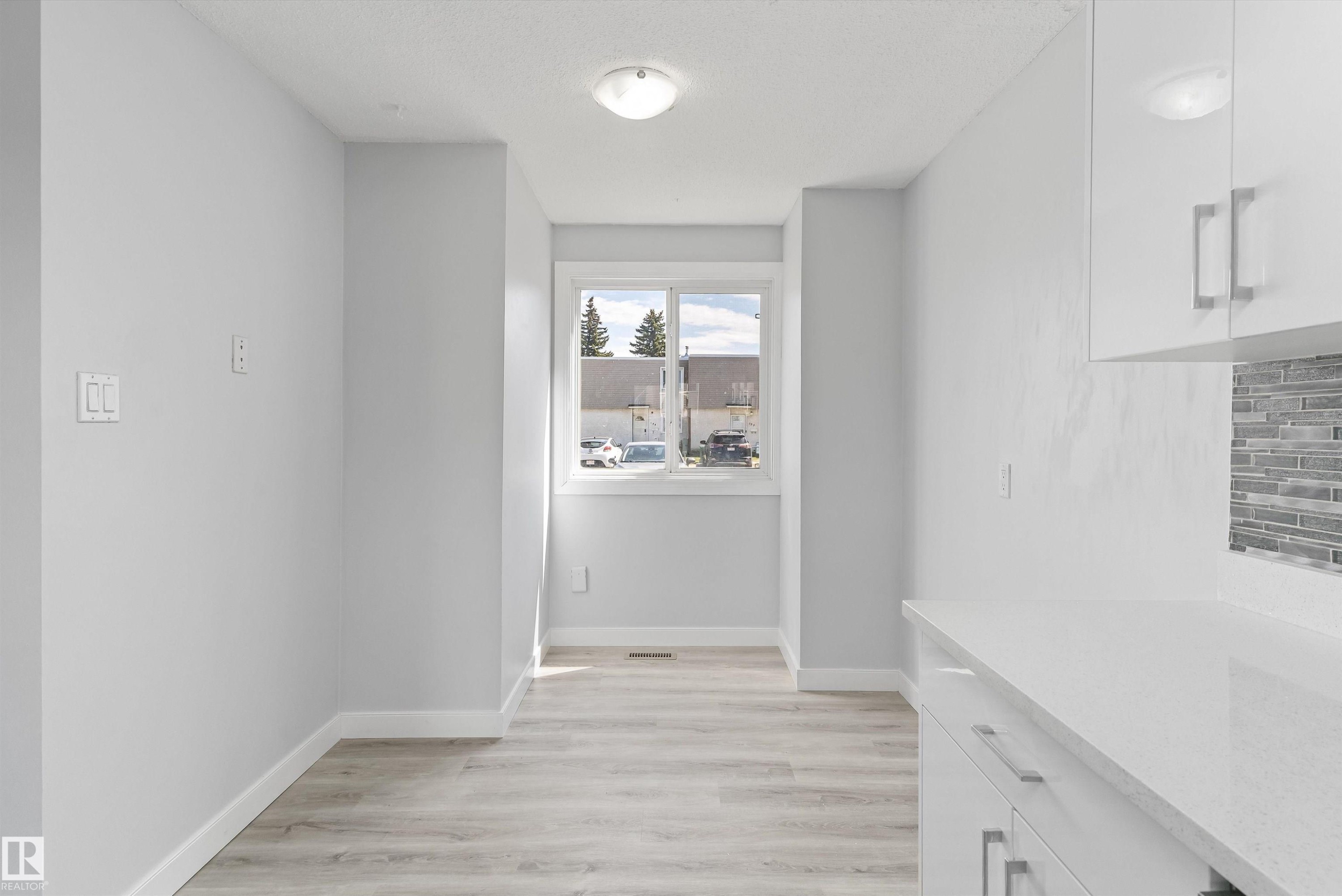 120 Cornell Court, Edmonton, AB - Indoor Photo Showing Other Room