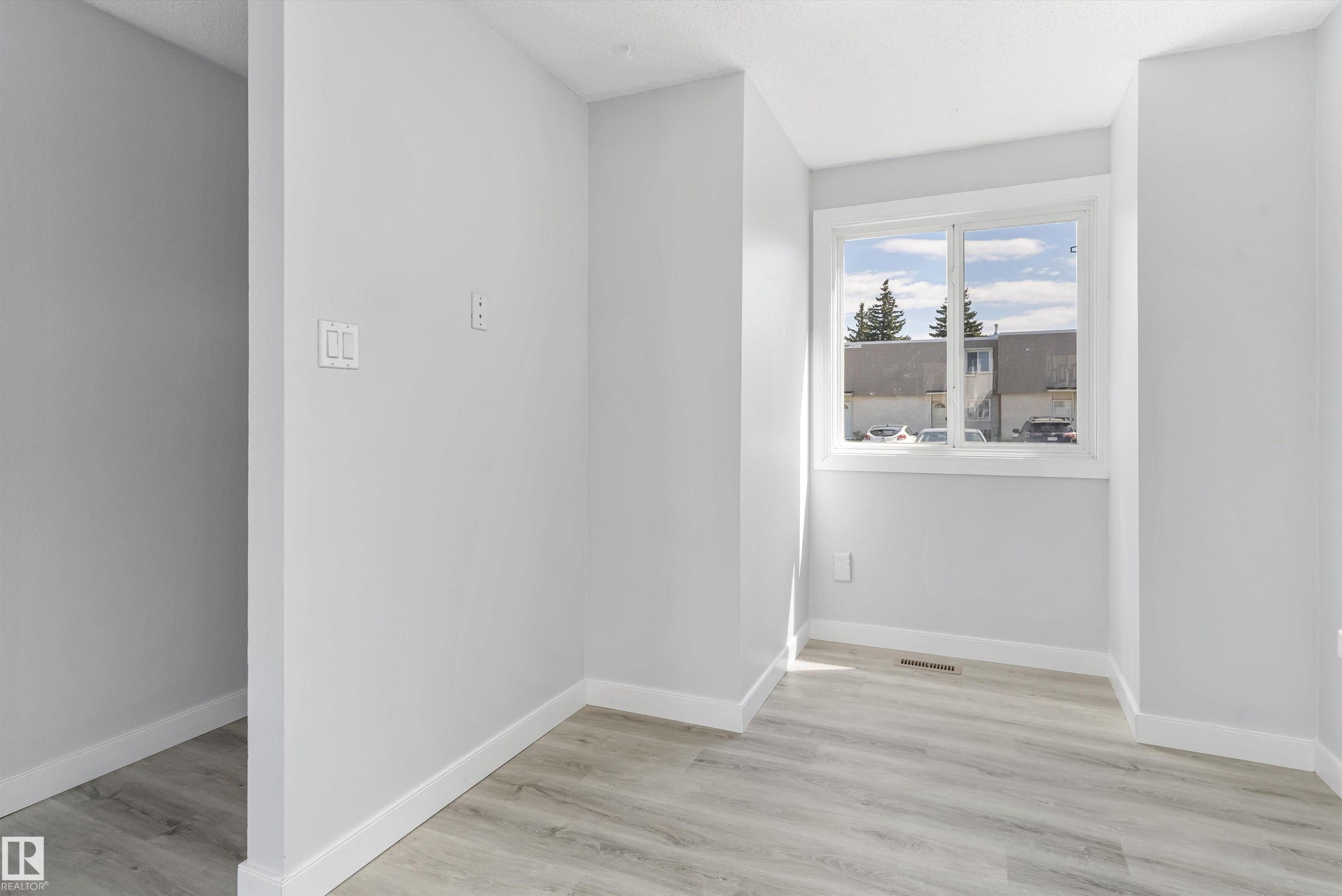 120 Cornell Court, Edmonton, AB - Indoor Photo Showing Other Room