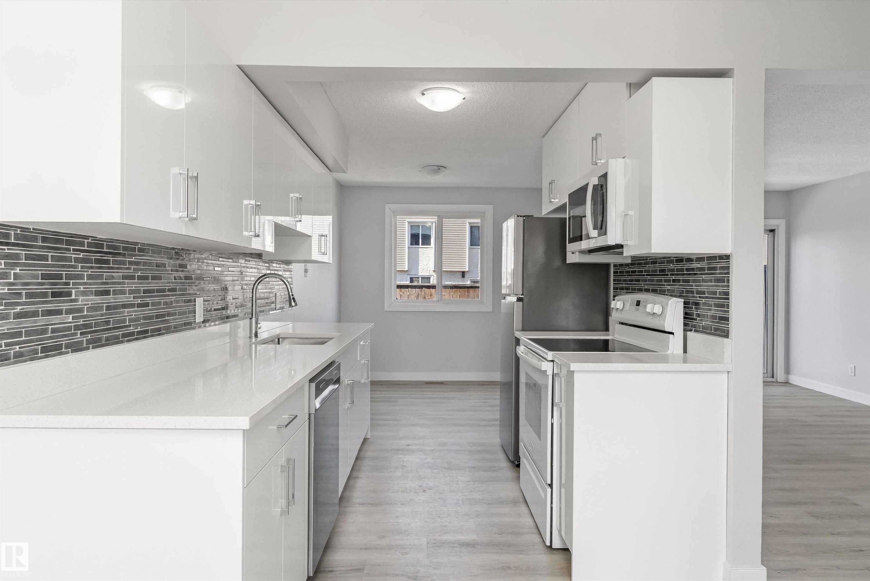 120 Cornell Court, Edmonton, AB - Indoor Photo Showing Kitchen