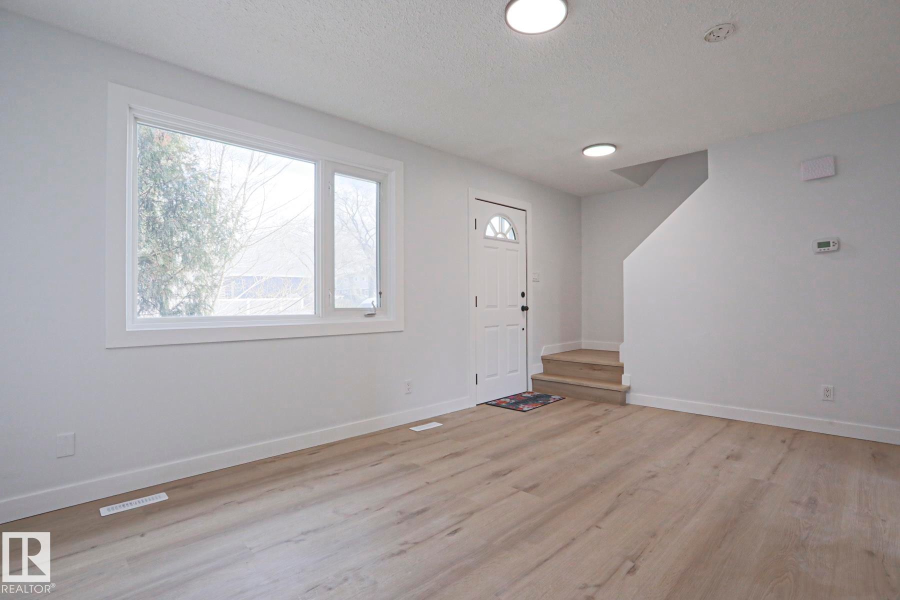 32 Habitat Crescent, Edmonton, AB - Indoor Photo Showing Other Room