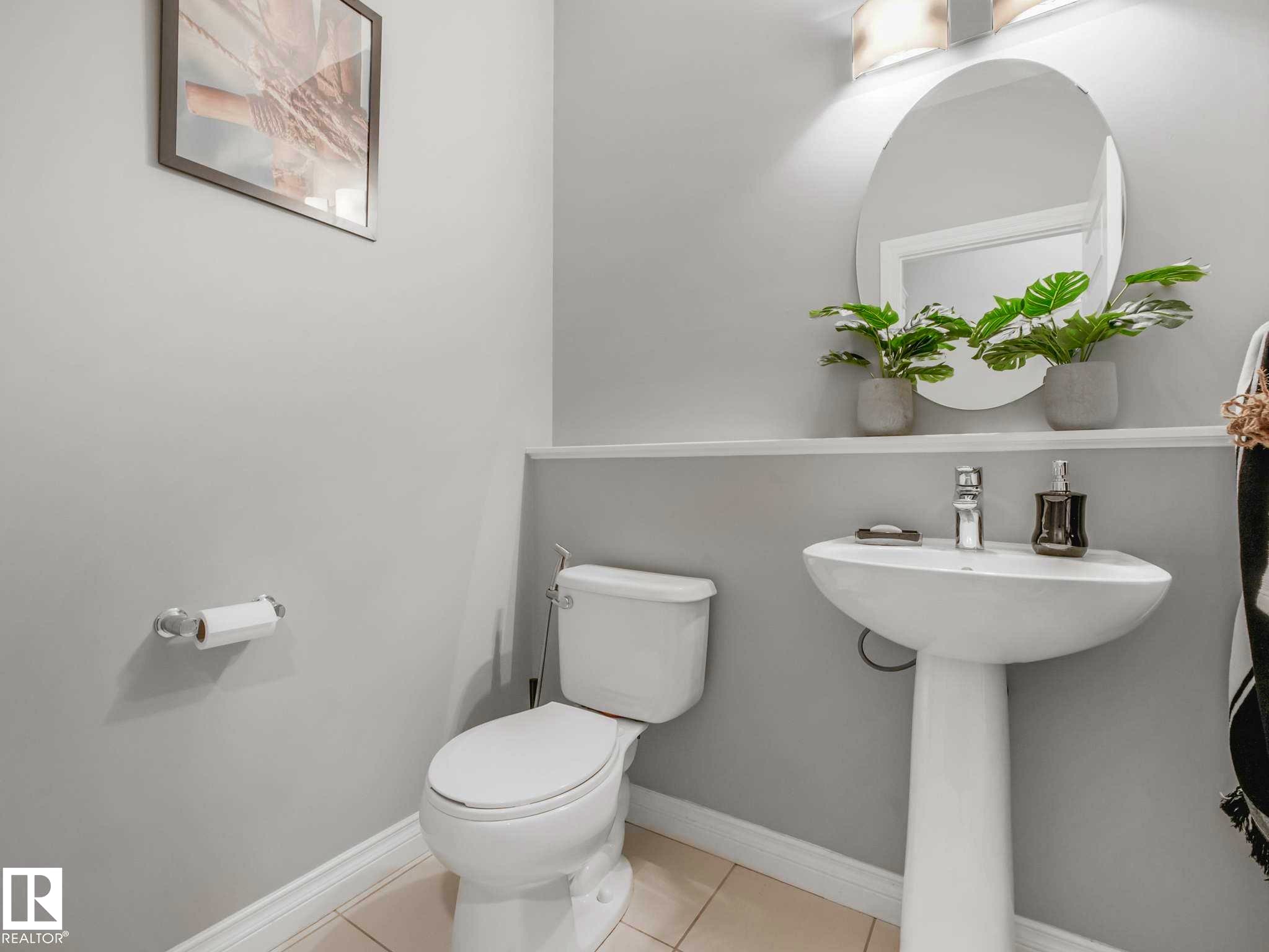 8427 216 Street, Edmonton, AB - Indoor Photo Showing Bathroom