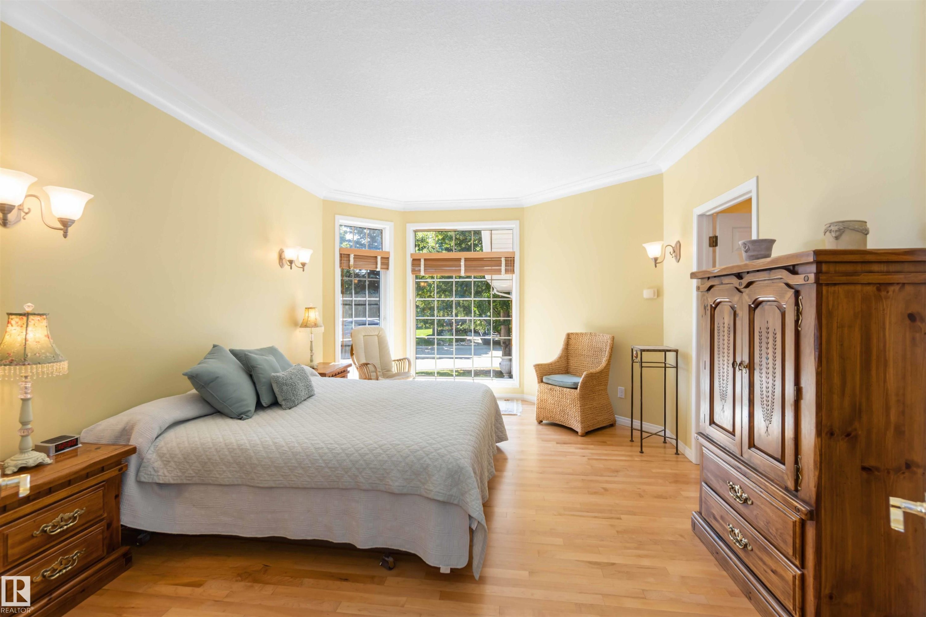 8 Butterworth Point(E), Edmonton, AB - Indoor Photo Showing Bedroom