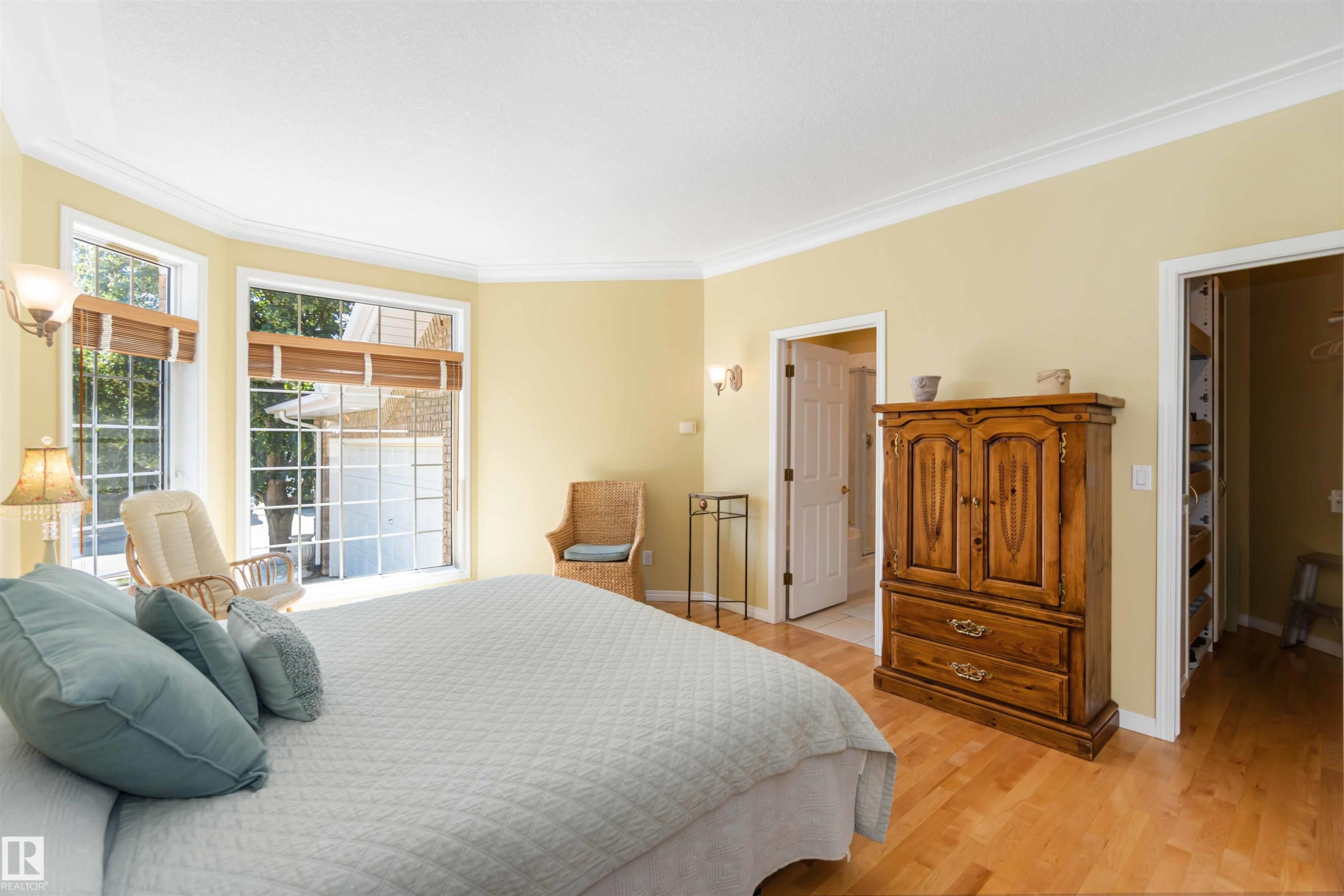 8 Butterworth Point(E), Edmonton, AB - Indoor Photo Showing Bedroom