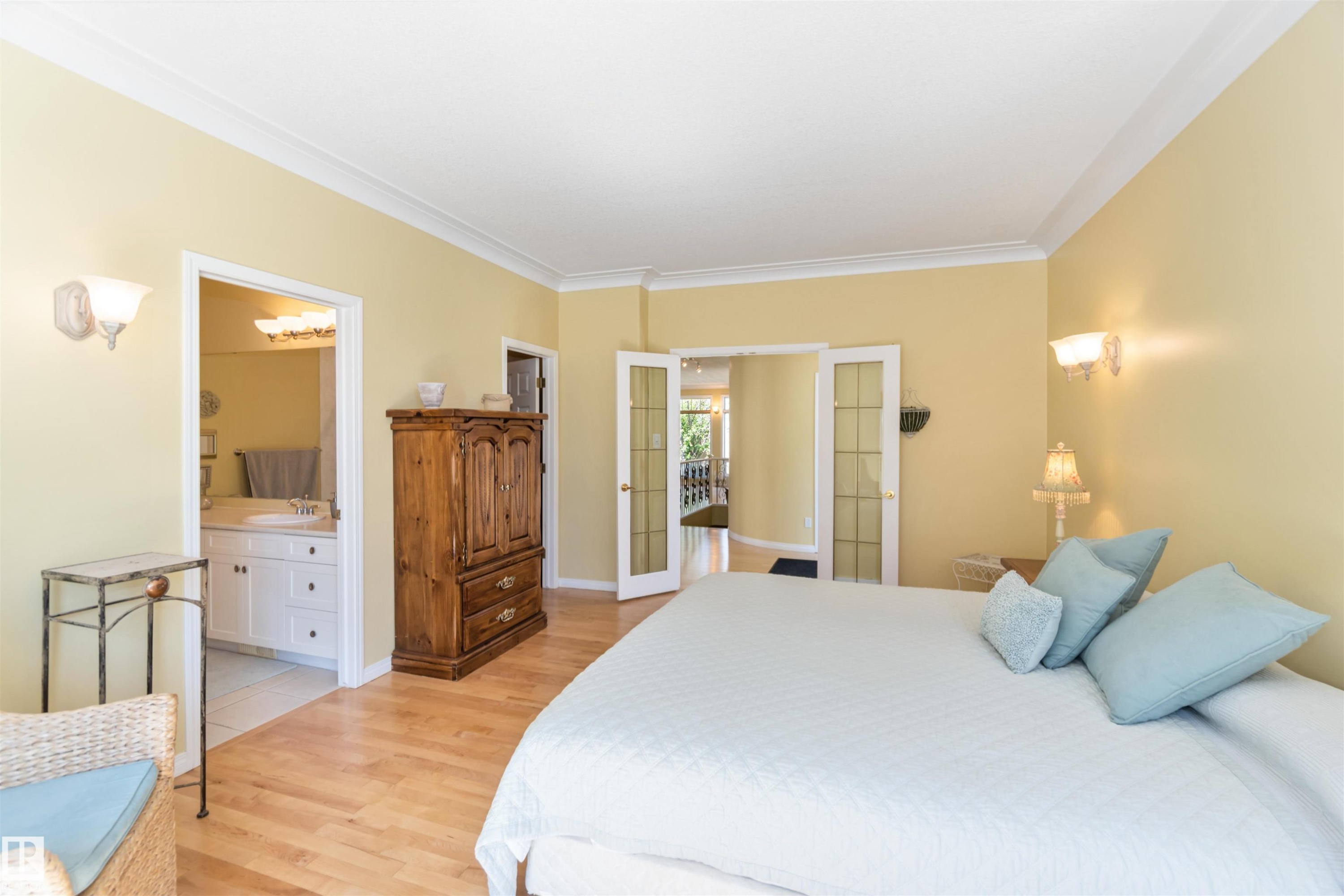 8 Butterworth Point(E), Edmonton, AB - Indoor Photo Showing Bedroom