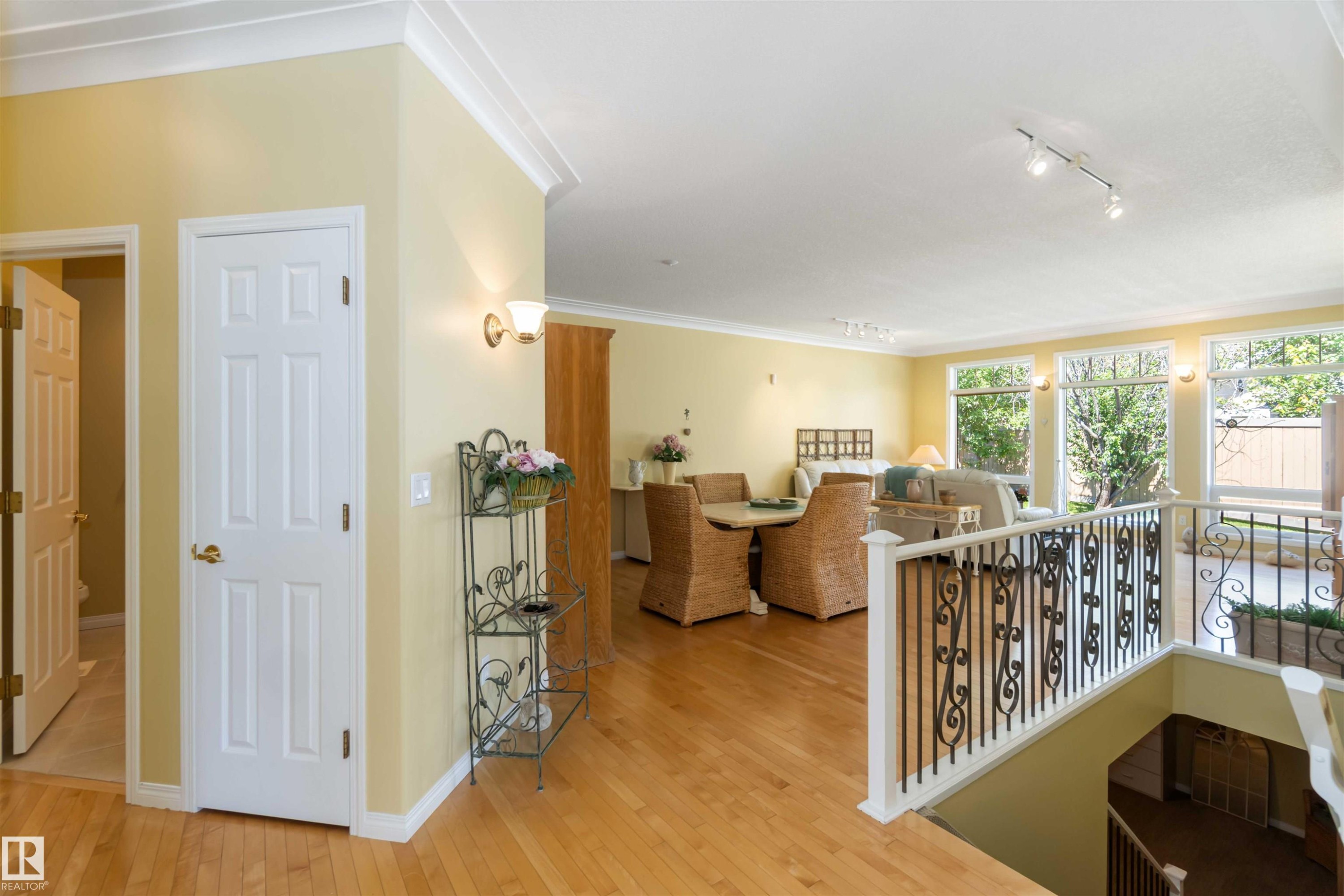 8 Butterworth Point(E), Edmonton, AB - Indoor Photo Showing Other Room