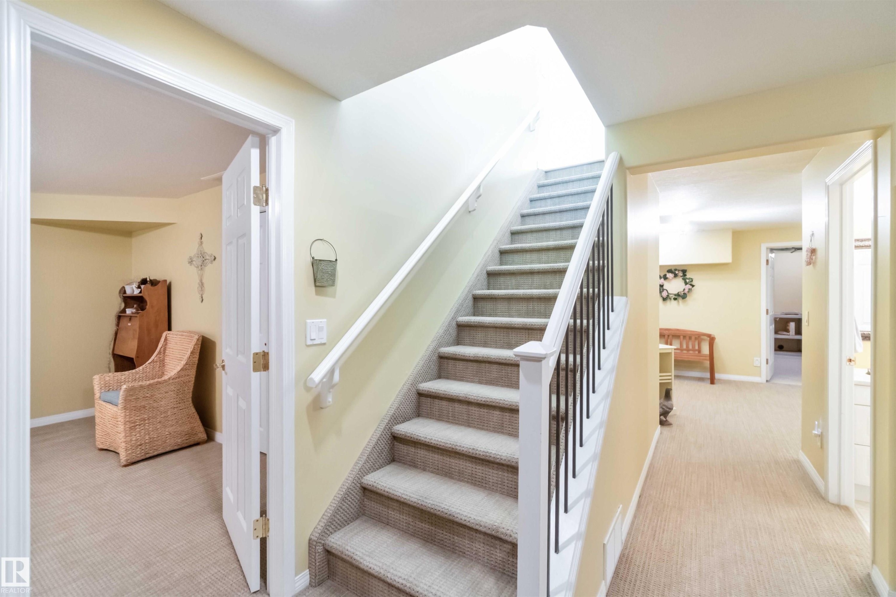 8 Butterworth Point(E), Edmonton, AB - Indoor Photo Showing Other Room