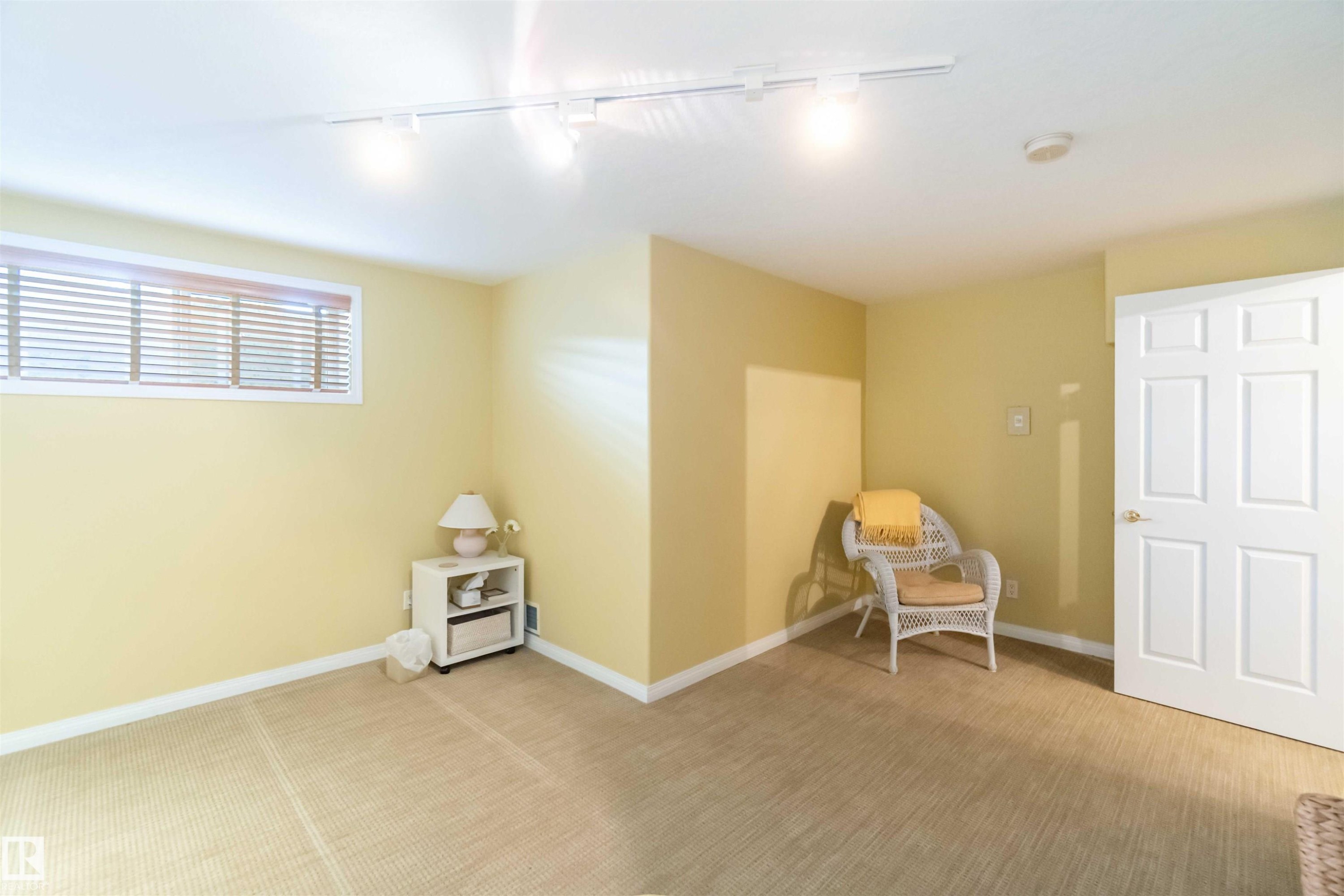 8 Butterworth Point(E), Edmonton, AB - Indoor