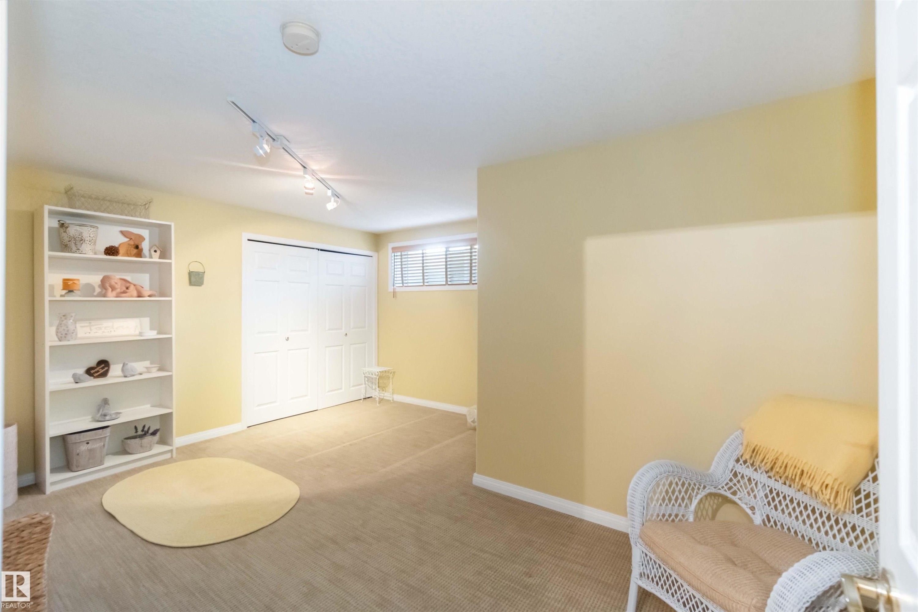 8 Butterworth Point(E), Edmonton, AB - Indoor