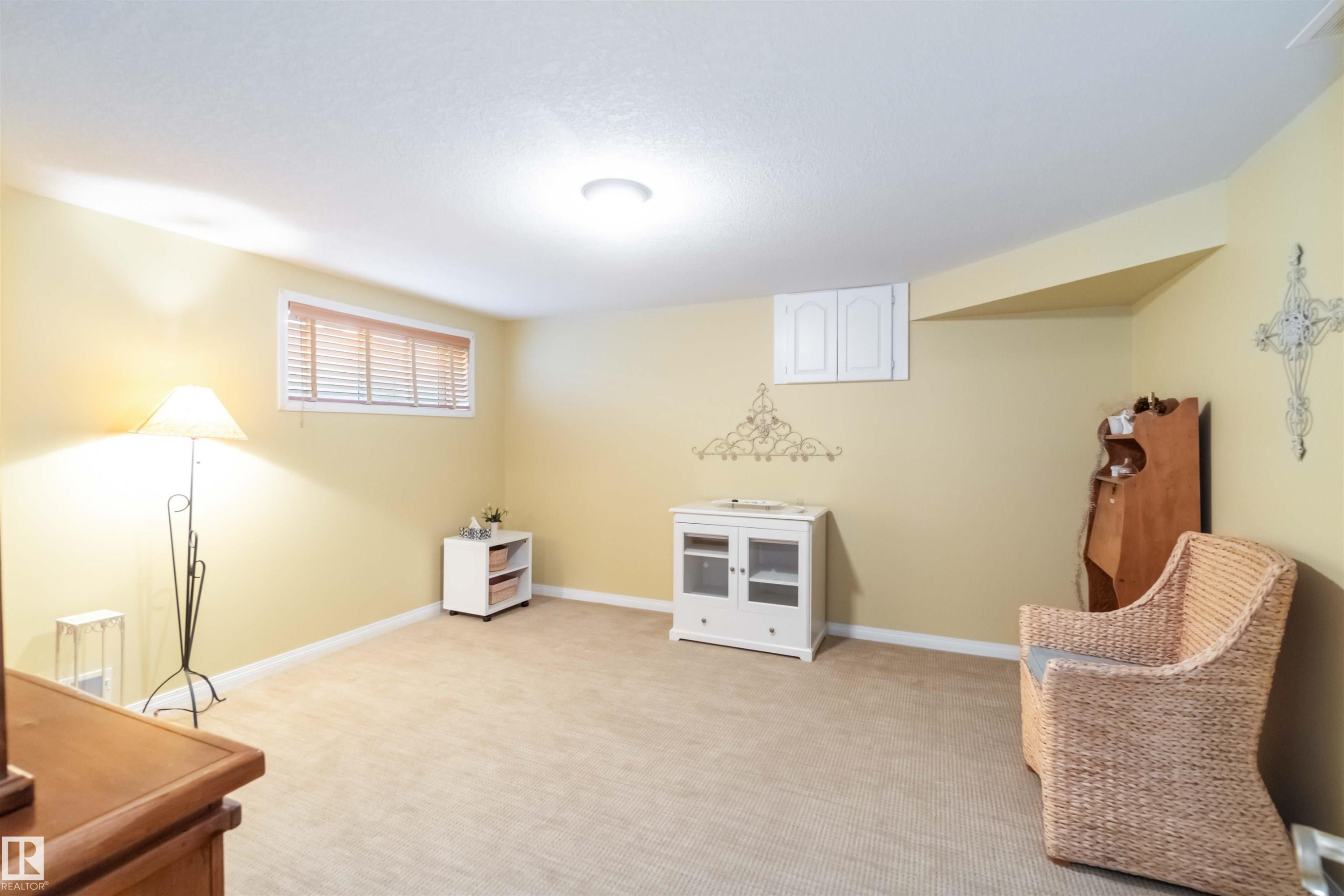 8 Butterworth Point(E), Edmonton, AB - Indoor