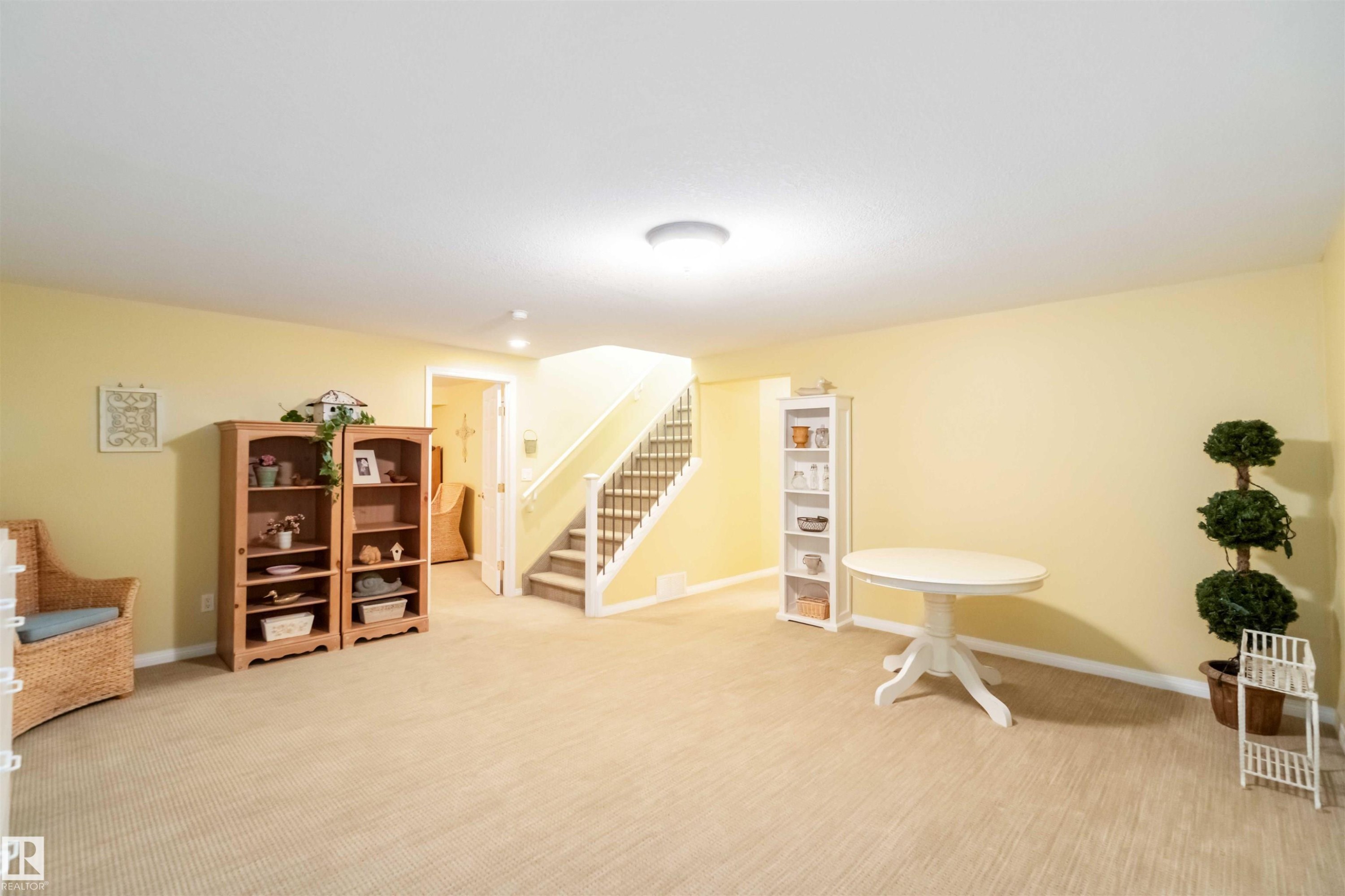 8 Butterworth Point(E), Edmonton, AB - Indoor