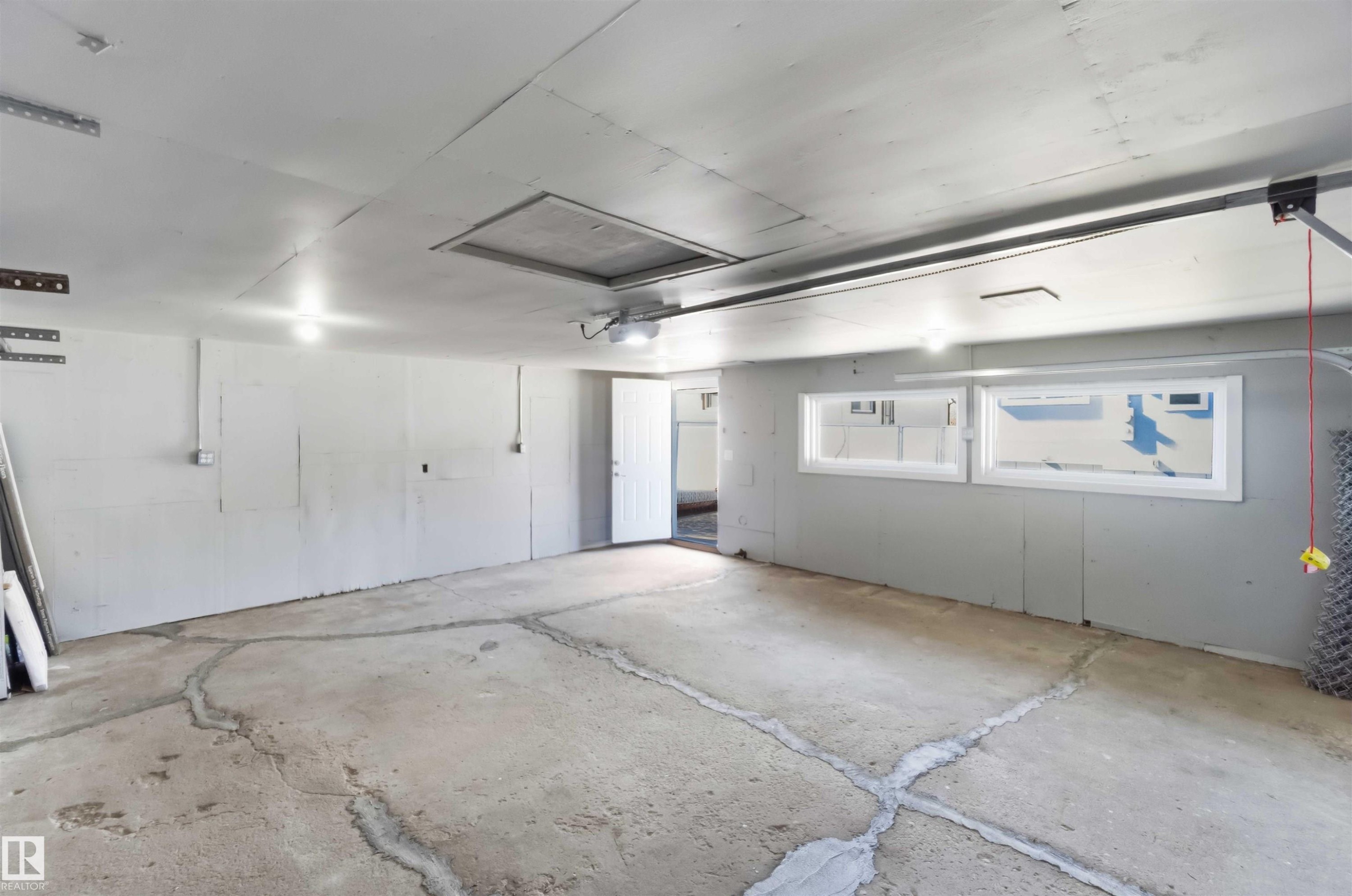 8736 66 Avenue, Edmonton, AB - Indoor Photo Showing Garage