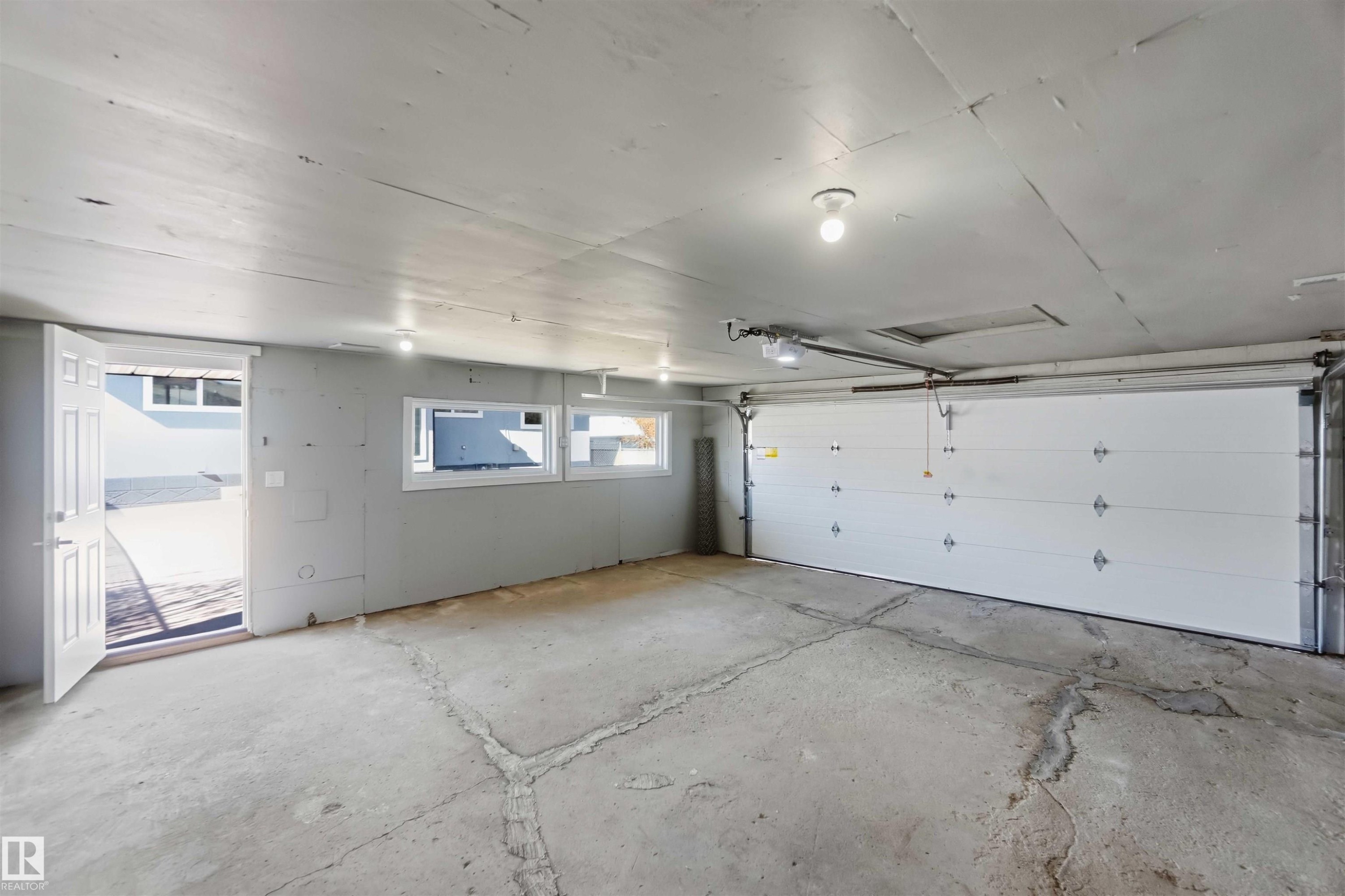 8736 66 Avenue, Edmonton, AB - Indoor Photo Showing Garage