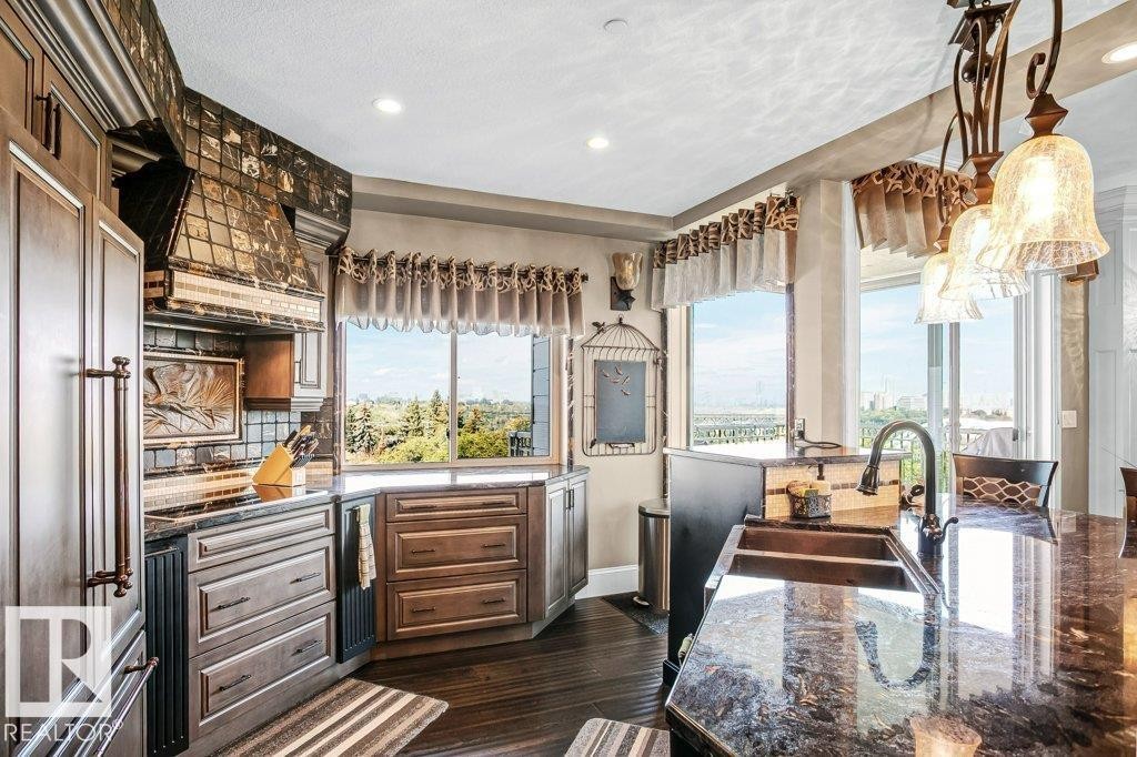 602 8728 Gateway Boulevard, Edmonton, AB - Indoor Photo Showing Kitchen With Double Sink With Upgraded Kitchen