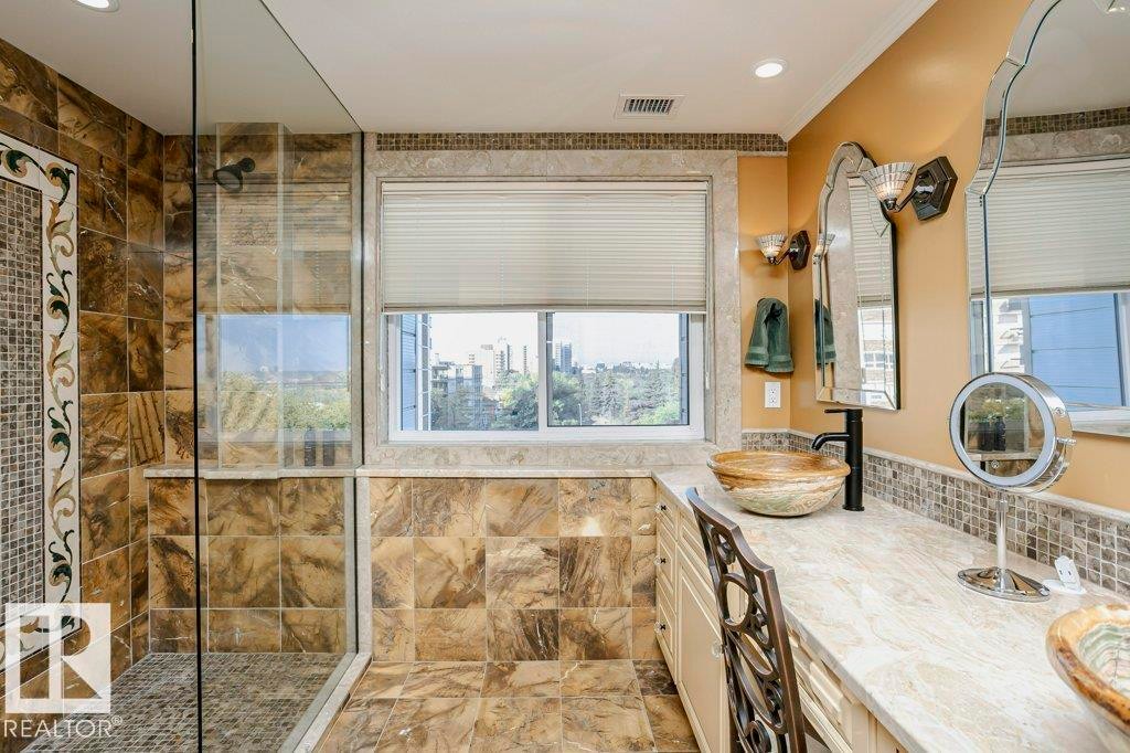 602 8728 Gateway Boulevard, Edmonton, AB - Indoor Photo Showing Bathroom