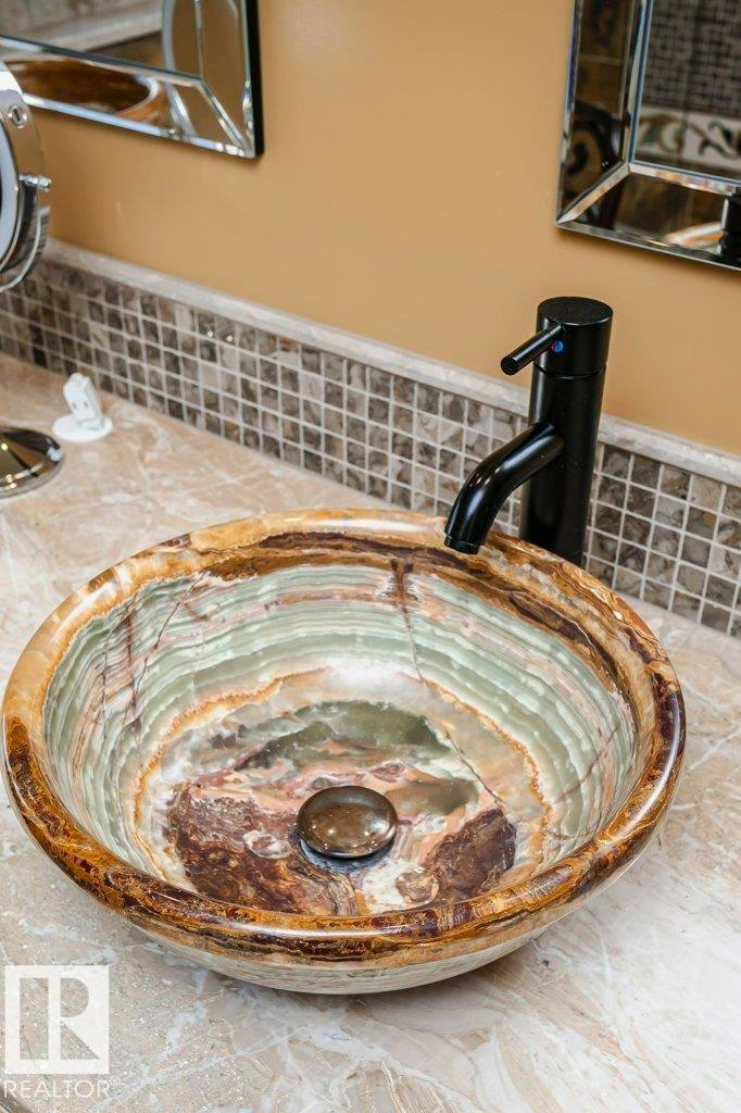 602 8728 Gateway Boulevard, Edmonton, AB - Indoor