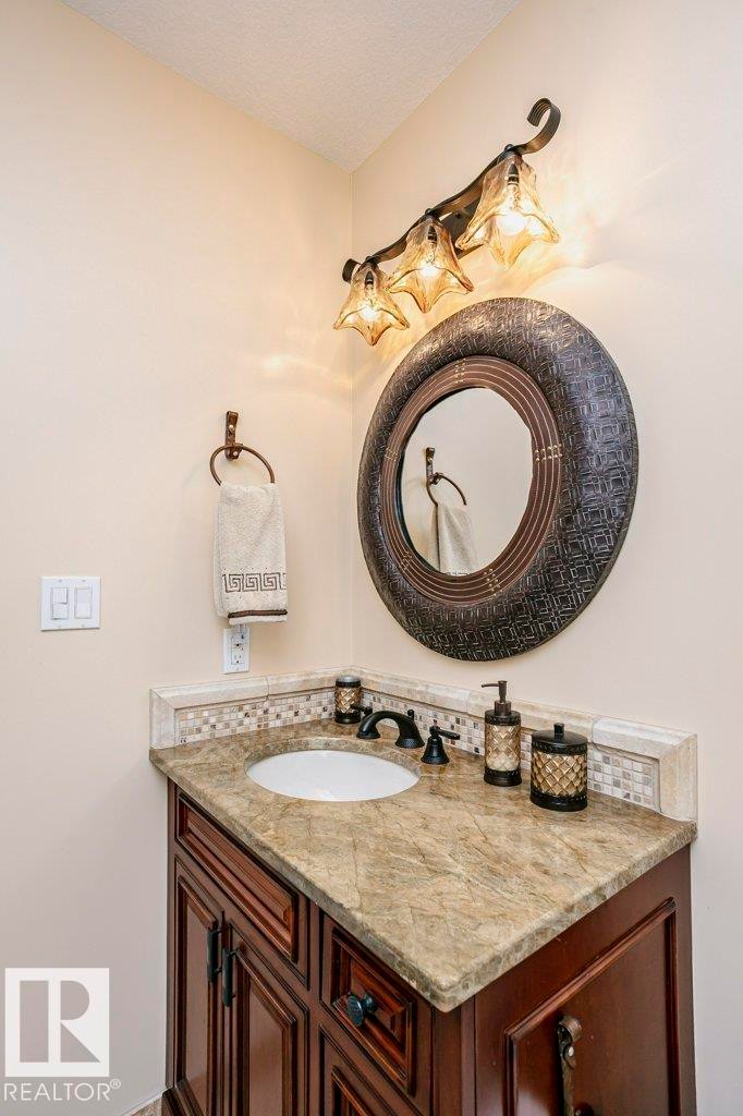 602 8728 Gateway Boulevard, Edmonton, AB - Indoor Photo Showing Bathroom