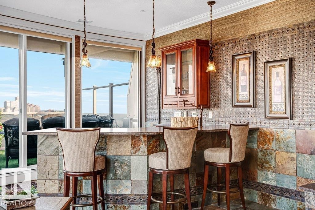 602 8728 Gateway Boulevard, Edmonton, AB - Indoor Photo Showing Dining Room