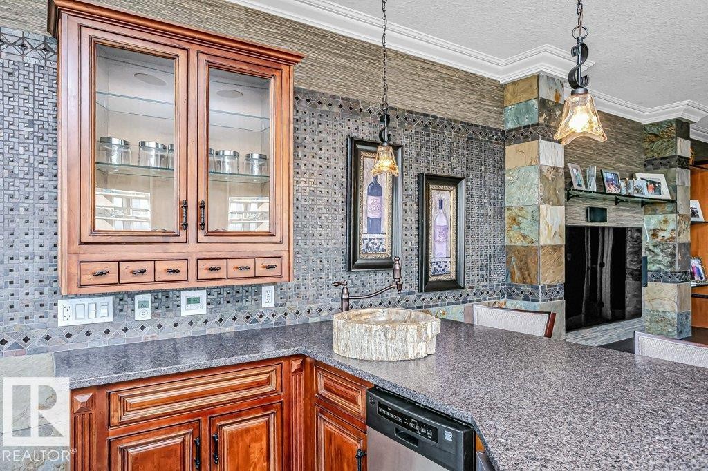 602 8728 Gateway Boulevard, Edmonton, AB - Indoor Photo Showing Kitchen