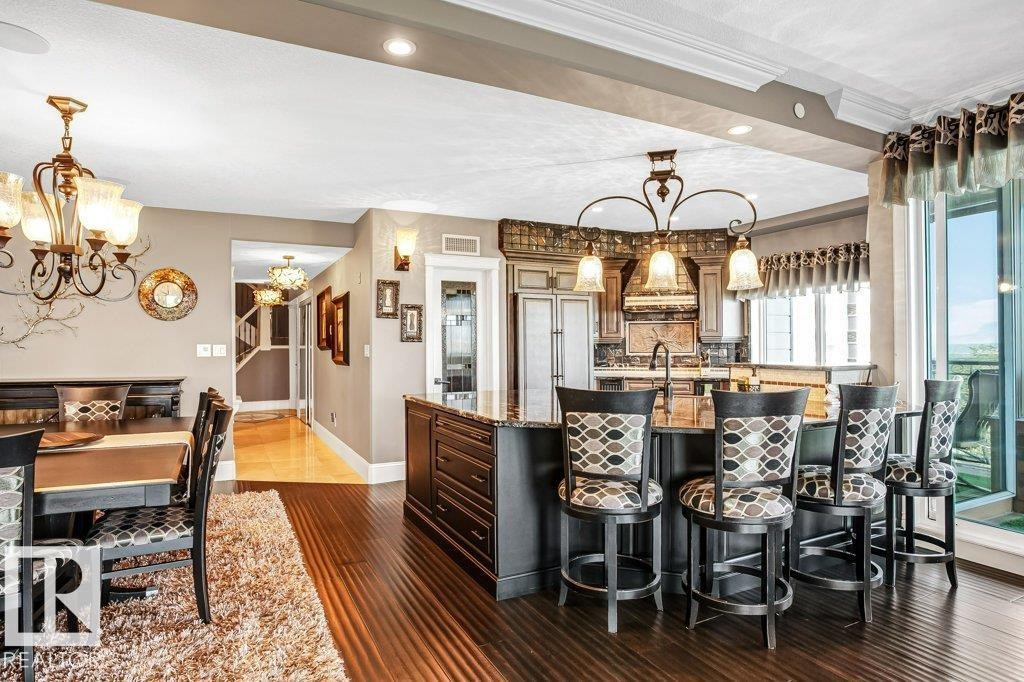 602 8728 Gateway Boulevard, Edmonton, AB - Indoor Photo Showing Dining Room