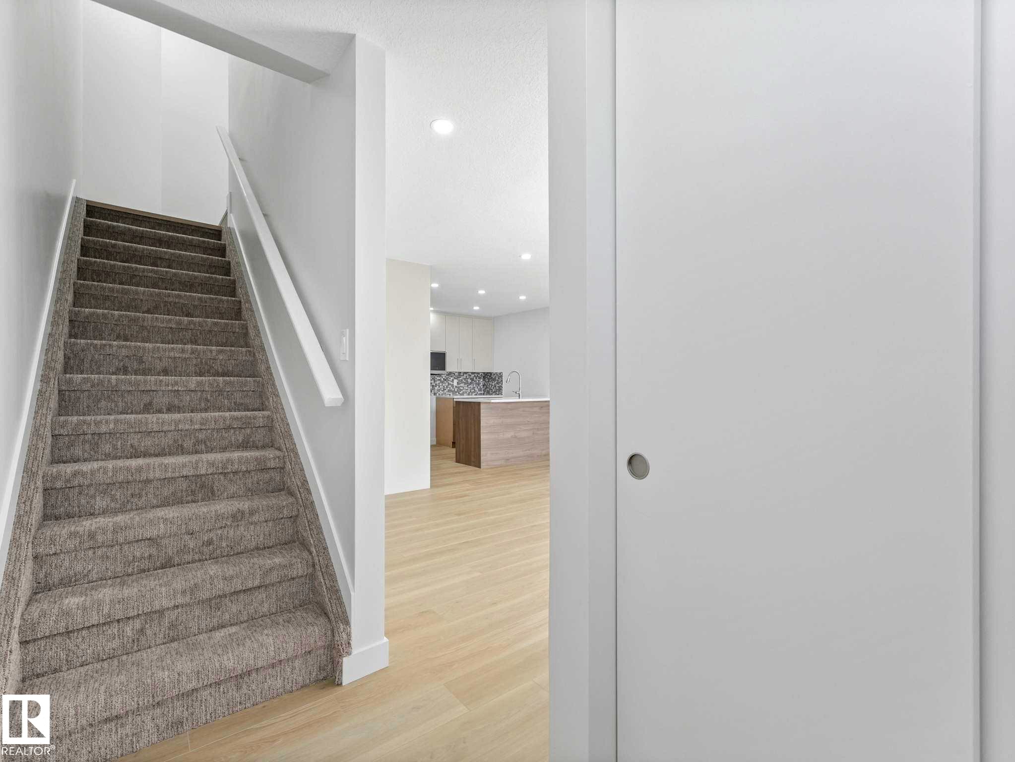 125 Marlborough Place, Edmonton, AB - Indoor Photo Showing Other Room