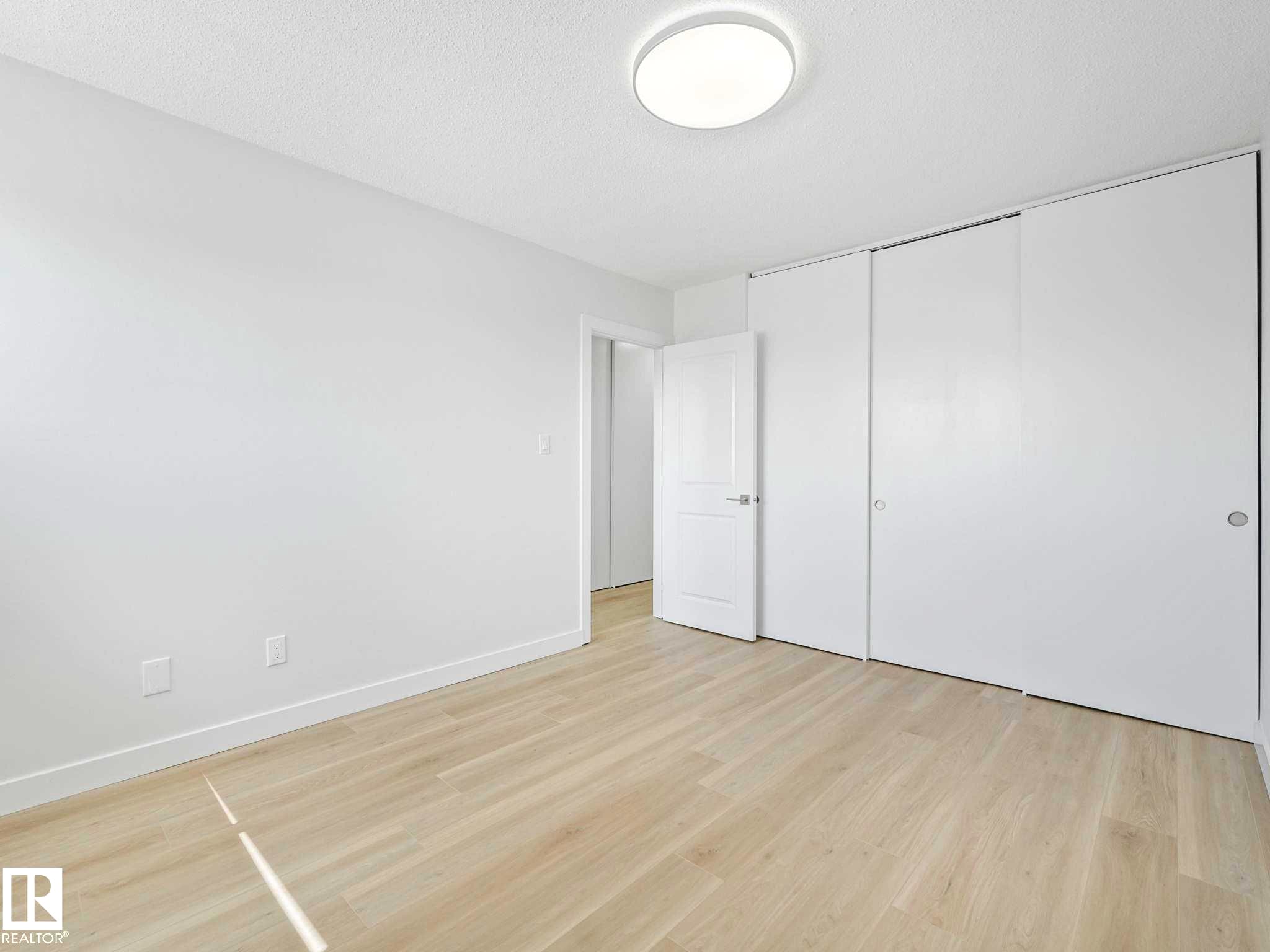 125 Marlborough Place, Edmonton, AB - Indoor Photo Showing Other Room