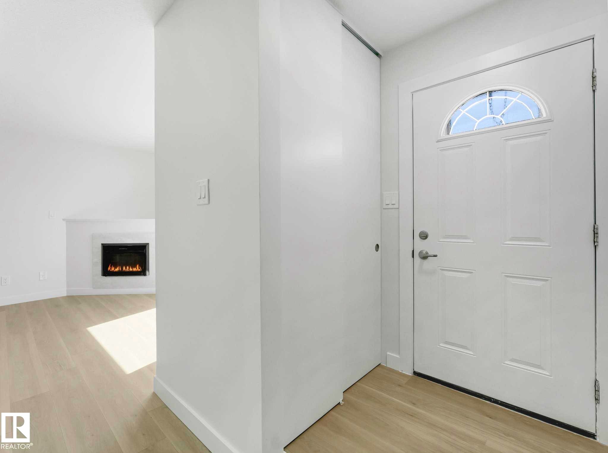 125 Marlborough Place, Edmonton, AB - Indoor Photo Showing Other Room