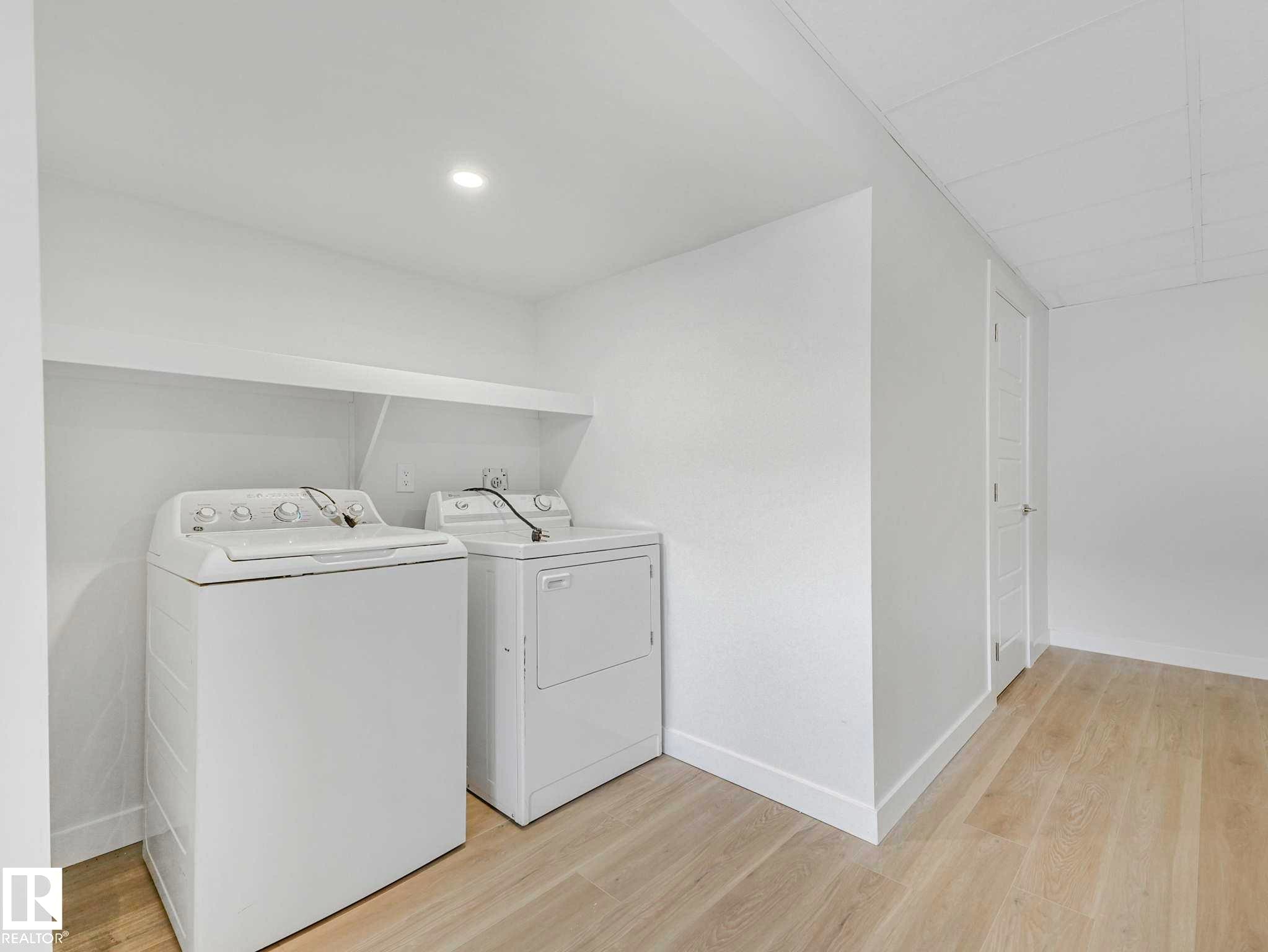 125 Marlborough Place, Edmonton, AB - Indoor Photo Showing Laundry Room